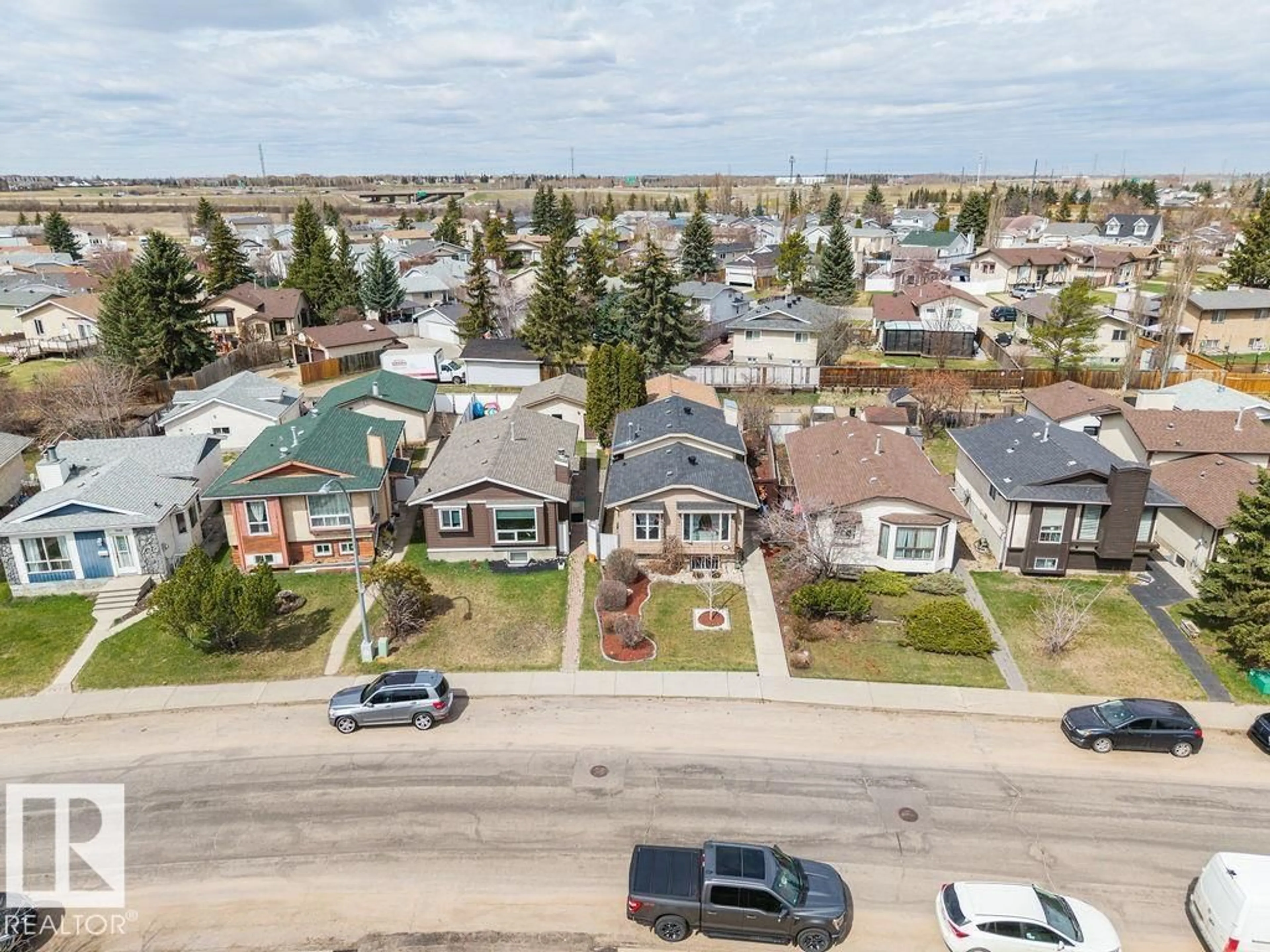 A pic from outside/outdoor area/front of a property/back of a property/a pic from drone, street for NW - 7422 188 ST, Edmonton Alberta T5T5J7