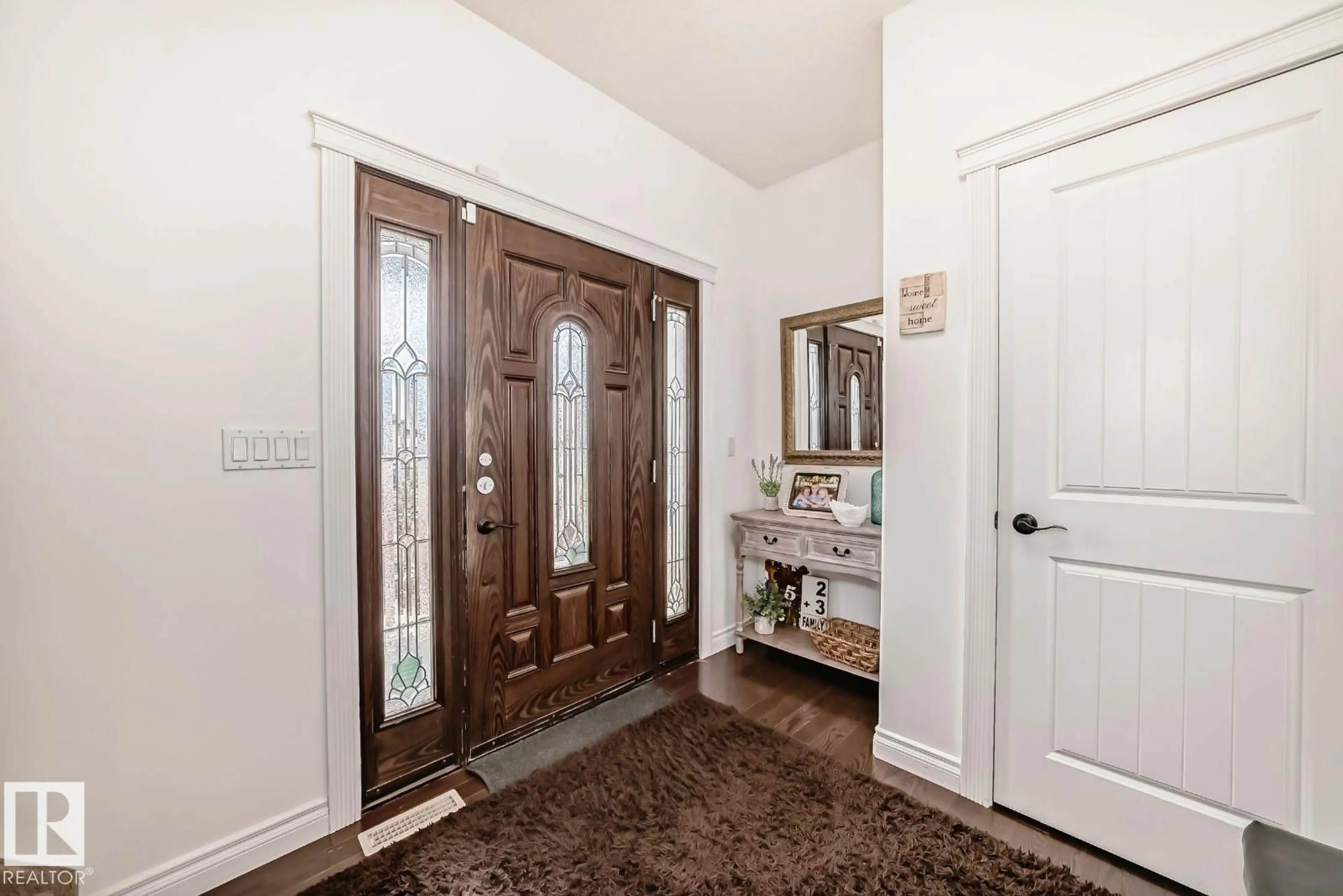 Indoor entryway for 17436 108 ST, Edmonton Alberta T5X0C1