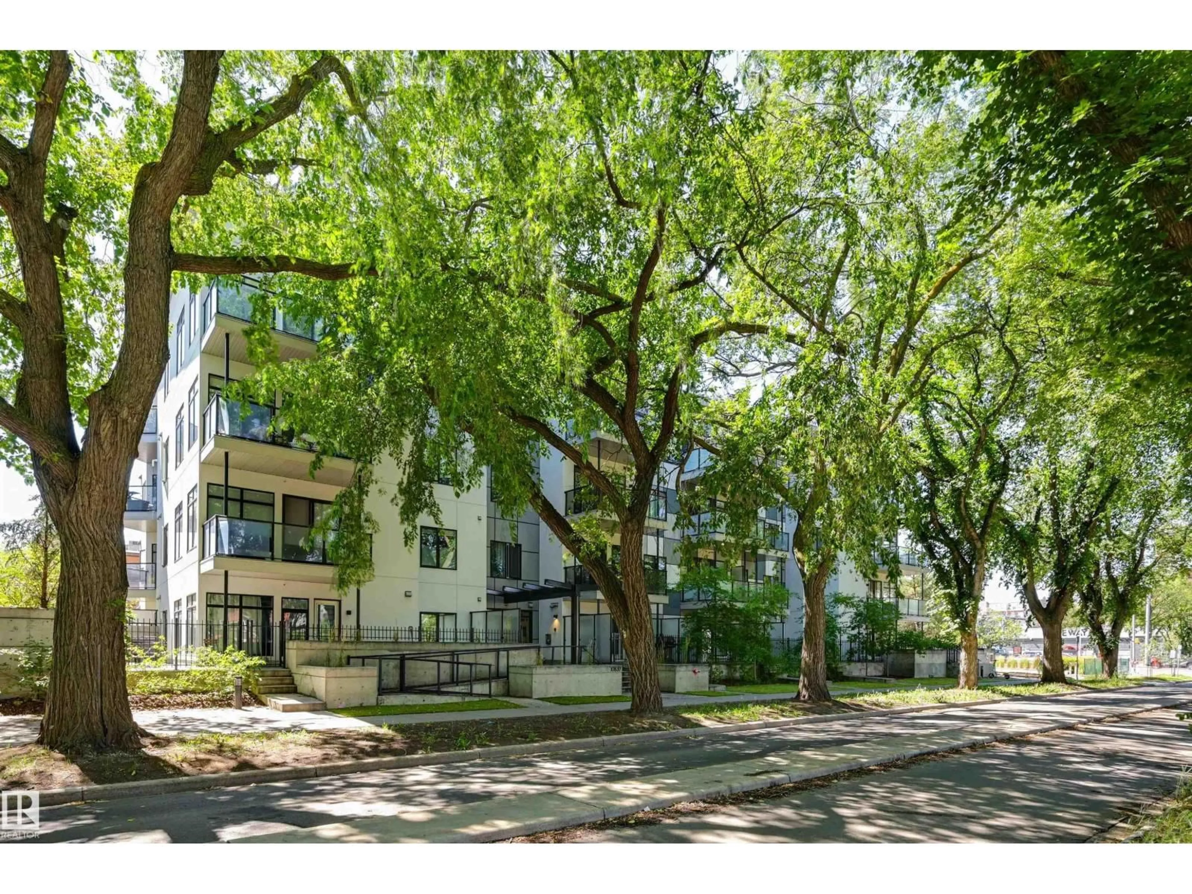 A pic from outside/outdoor area/front of a property/back of a property/a pic from drone, street for 403 - 10837 83 AV, Edmonton Alberta T6E2E6