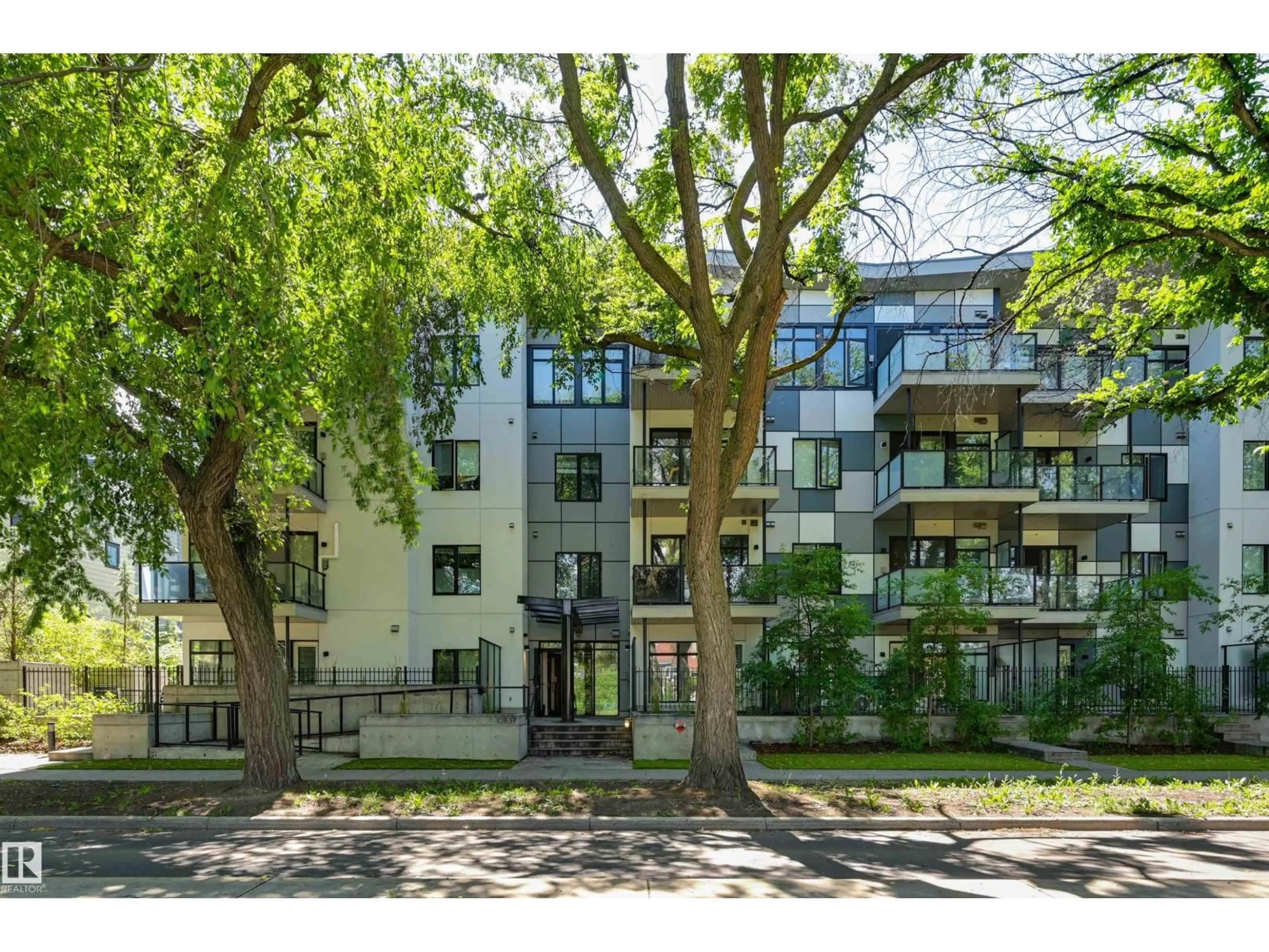 A pic from outside/outdoor area/front of a property/back of a property/a pic from drone, street for 403 - 10837 83 AV, Edmonton Alberta T6E2E6