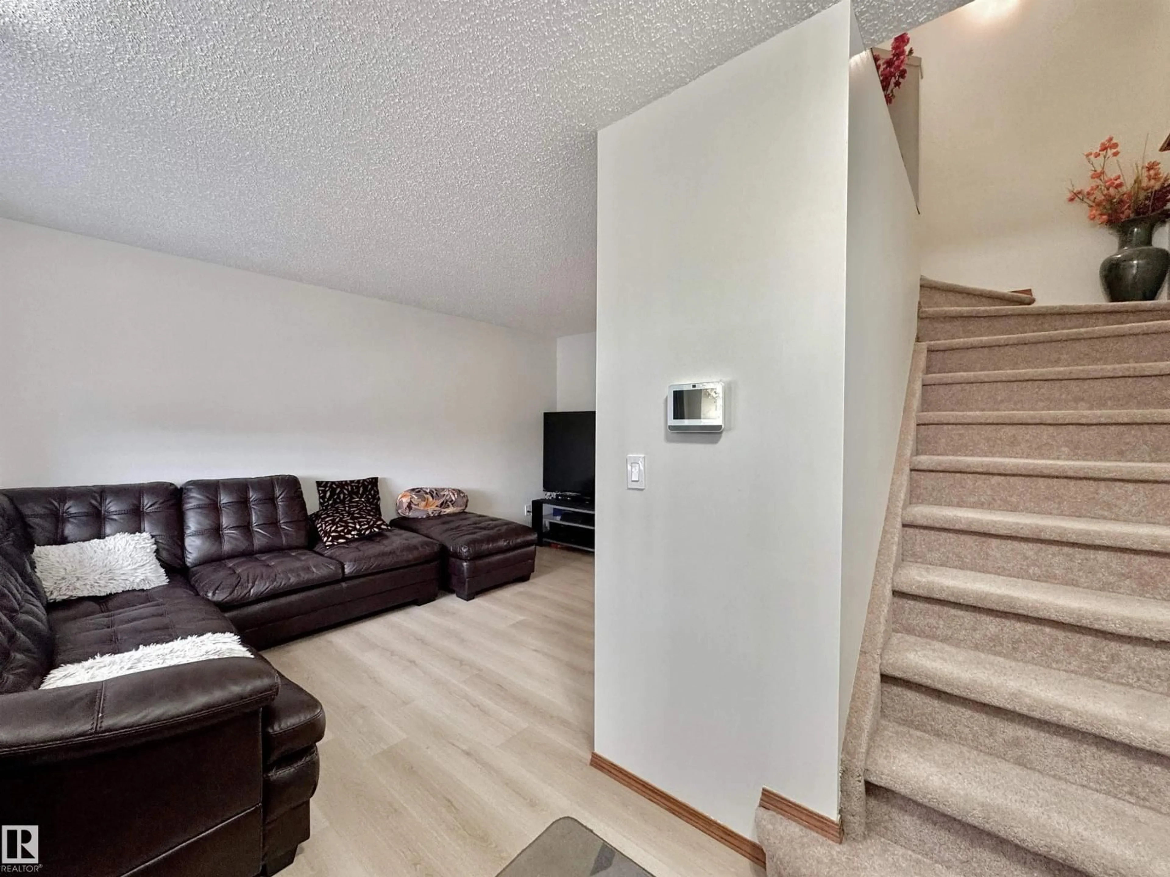 Living room with furniture, unknown for #4 - 320 SPRUCE RIDGE RD, Spruce Grove Alberta T7X0H5