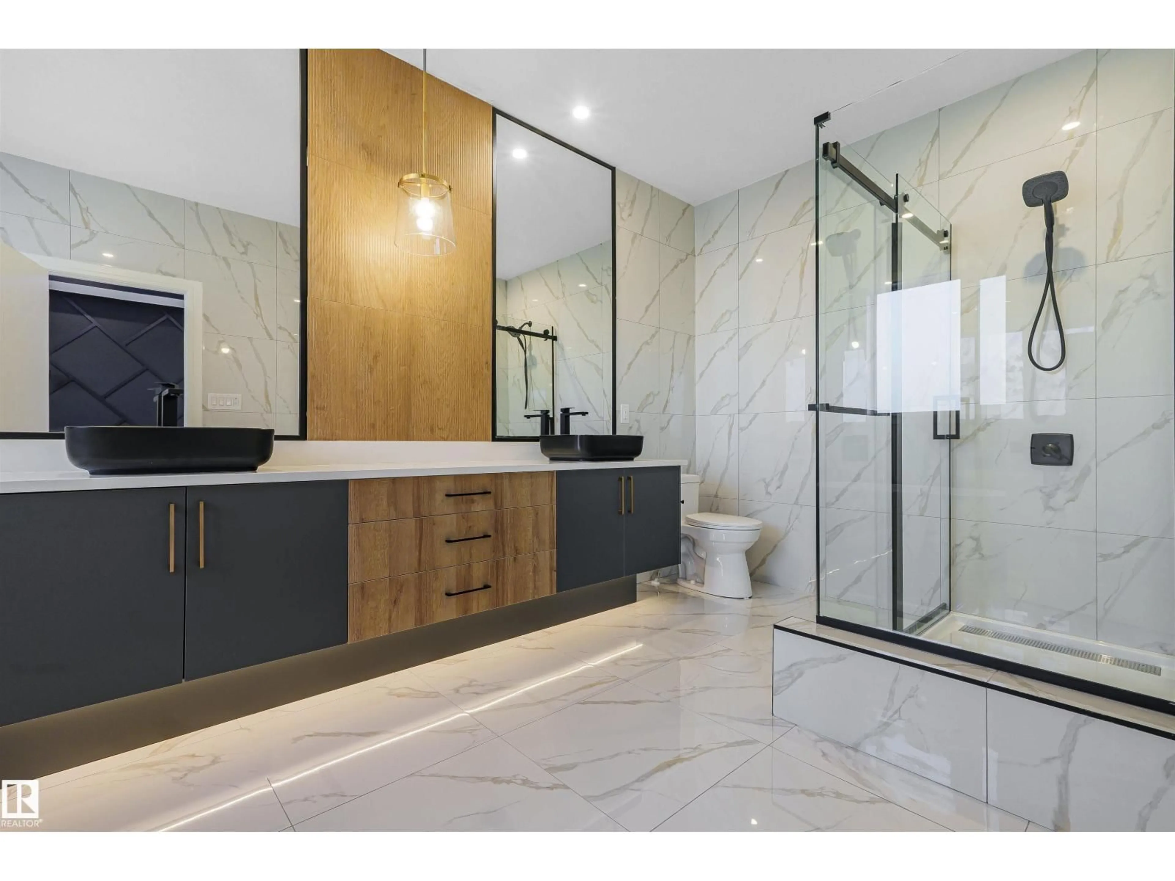 Contemporary bathroom, ceramic/tile floor for 372 CREEKSIDE GREEN, Leduc Alberta T9E1W5