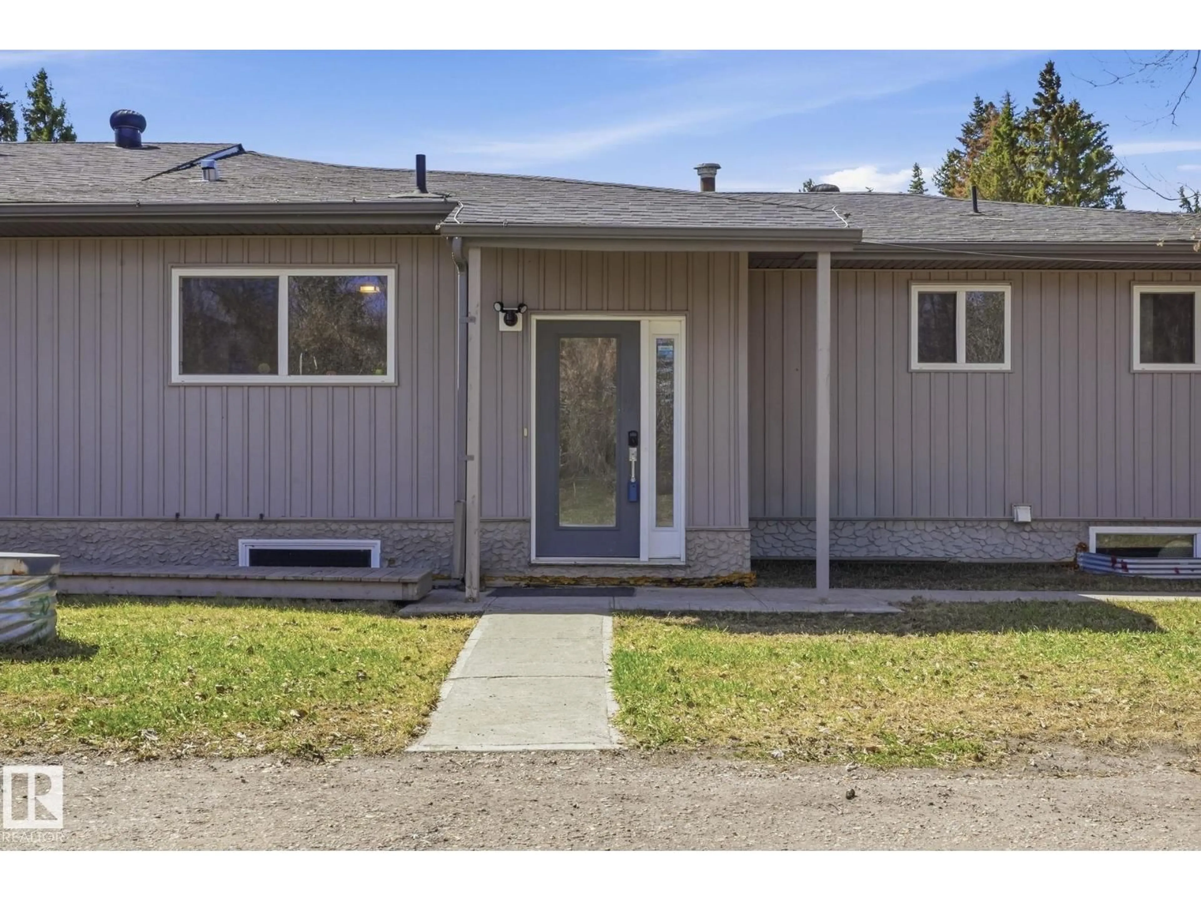 Home with vinyl exterior material, street for 55000 - 36 LAMOUREUX DR, Rural Sturgeon County Alberta T8L5A7
