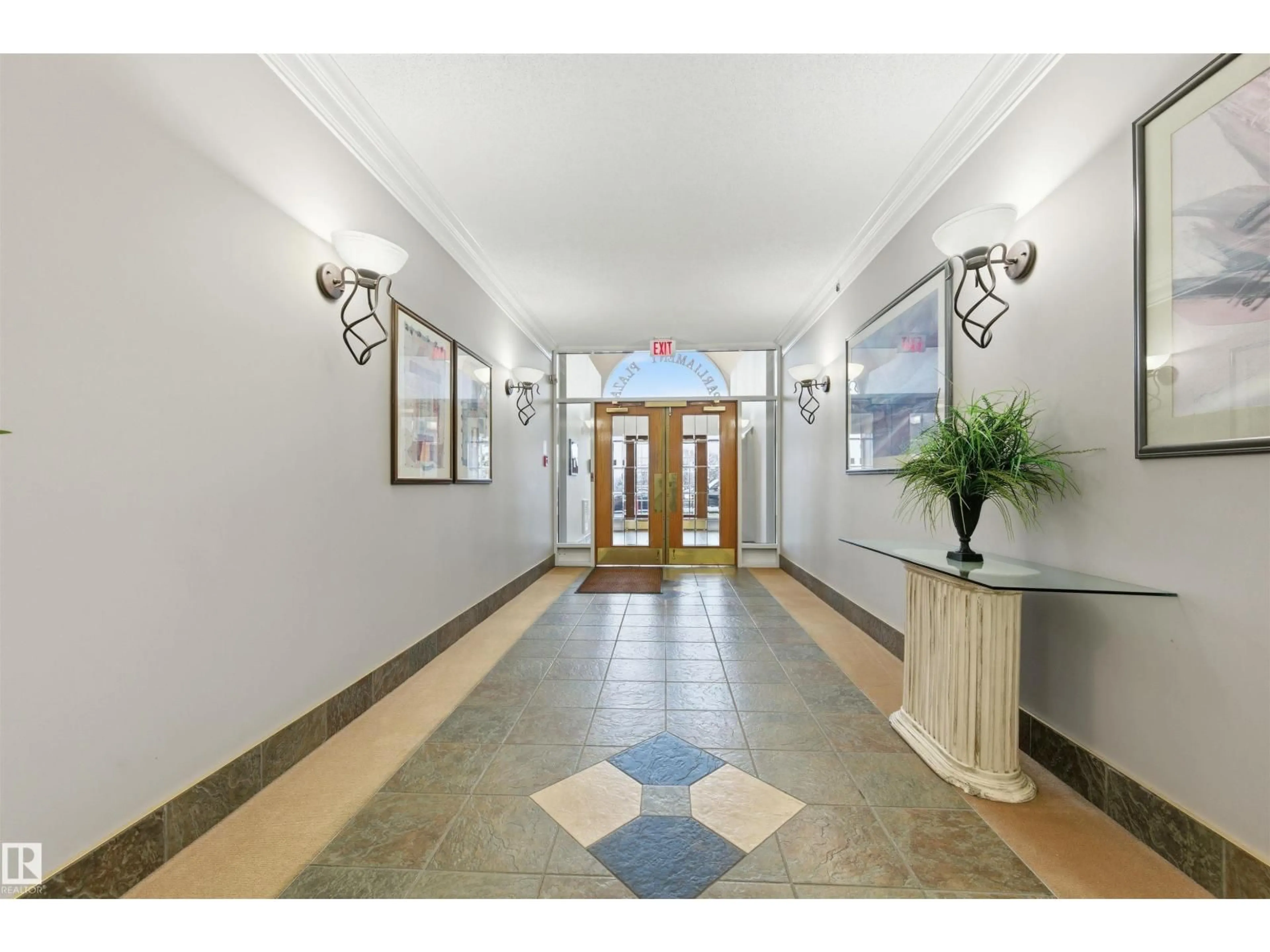 Indoor foyer for #201 - 9640 105 ST, Edmonton Alberta T5K0Z7