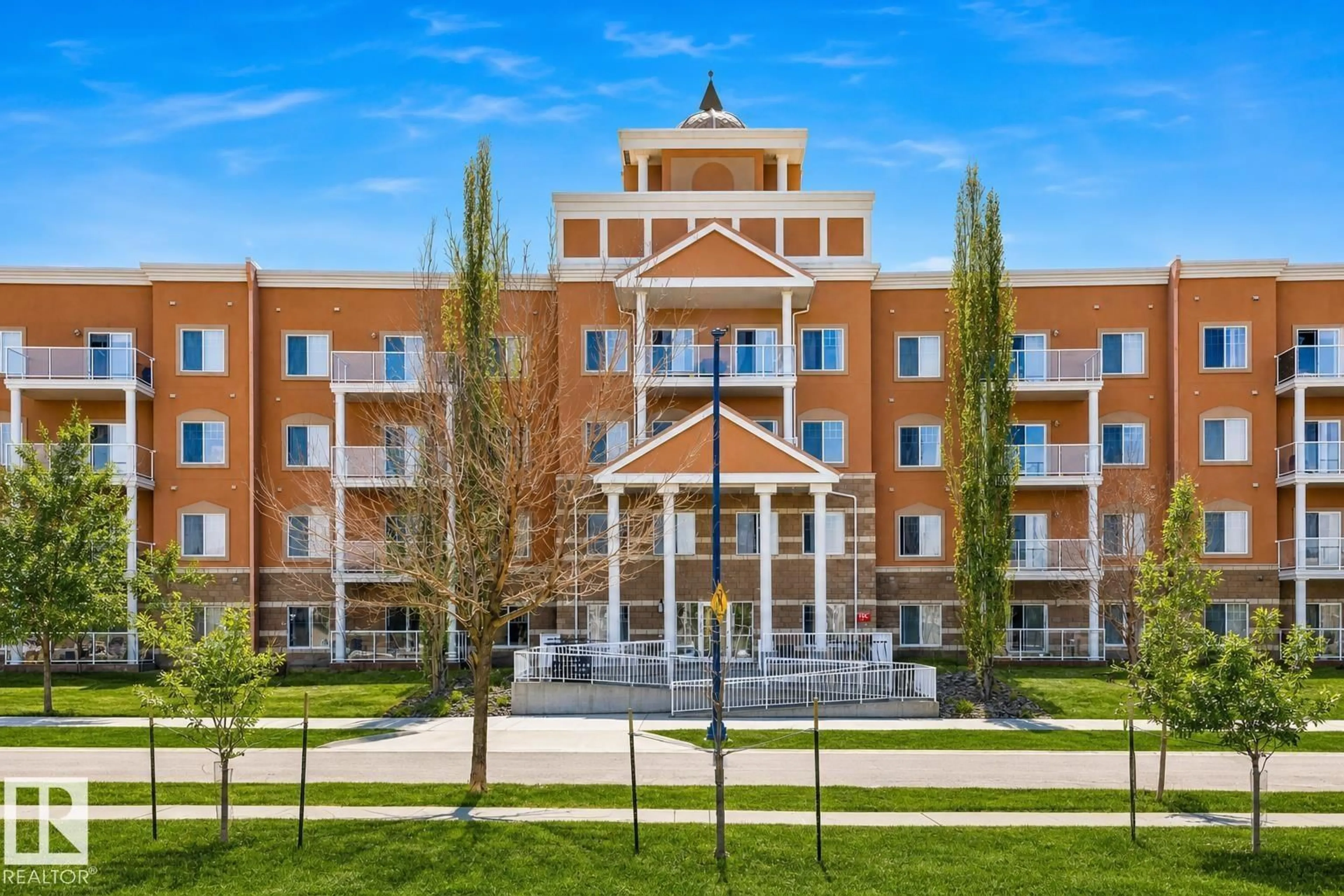 Patio, building for 263 - 235 MACEWAN RD, Edmonton Alberta T6W0C4