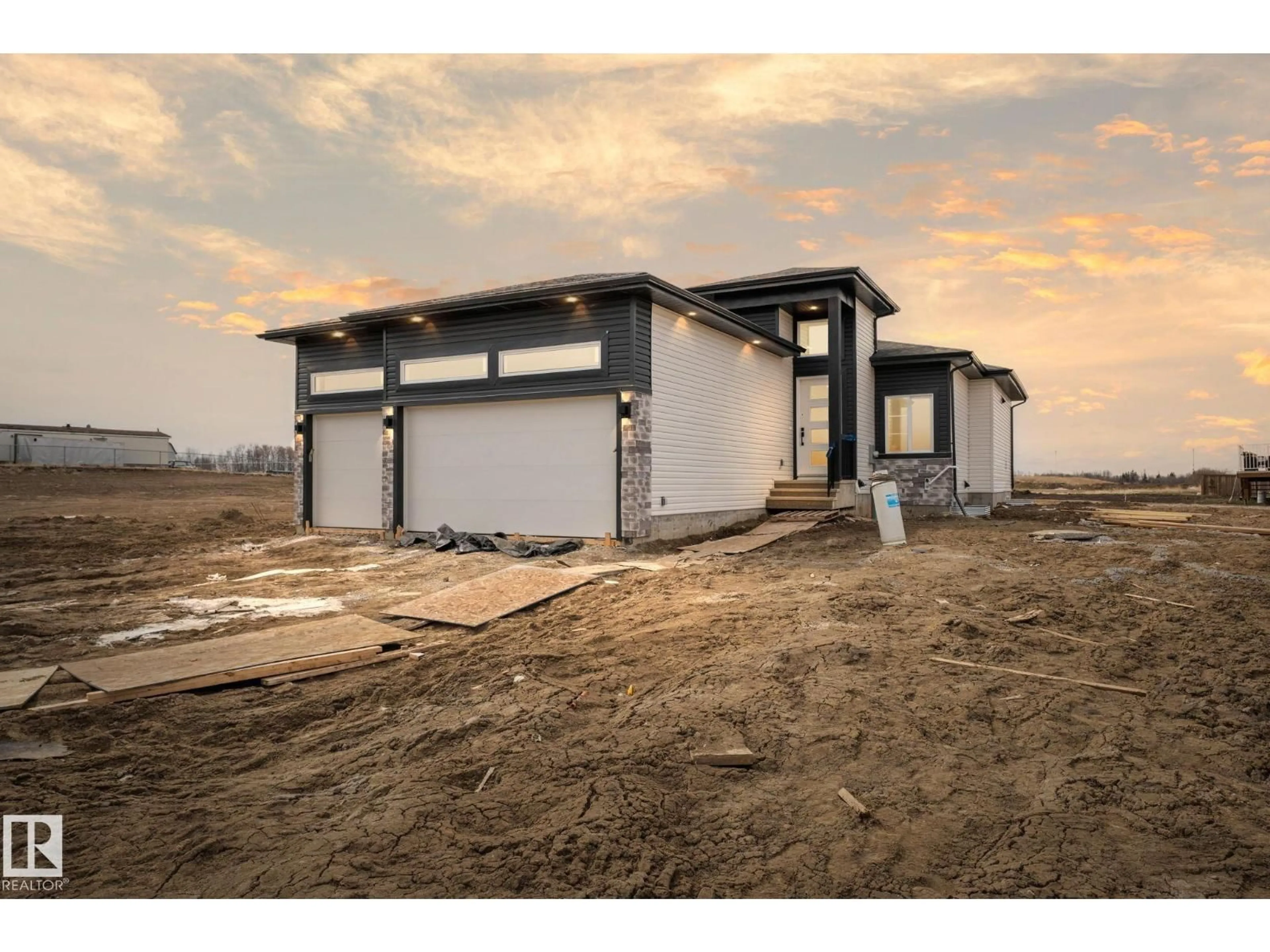 Indoor garage for 8 SOUTHBRIDGE, Calmar Alberta T0C0V0