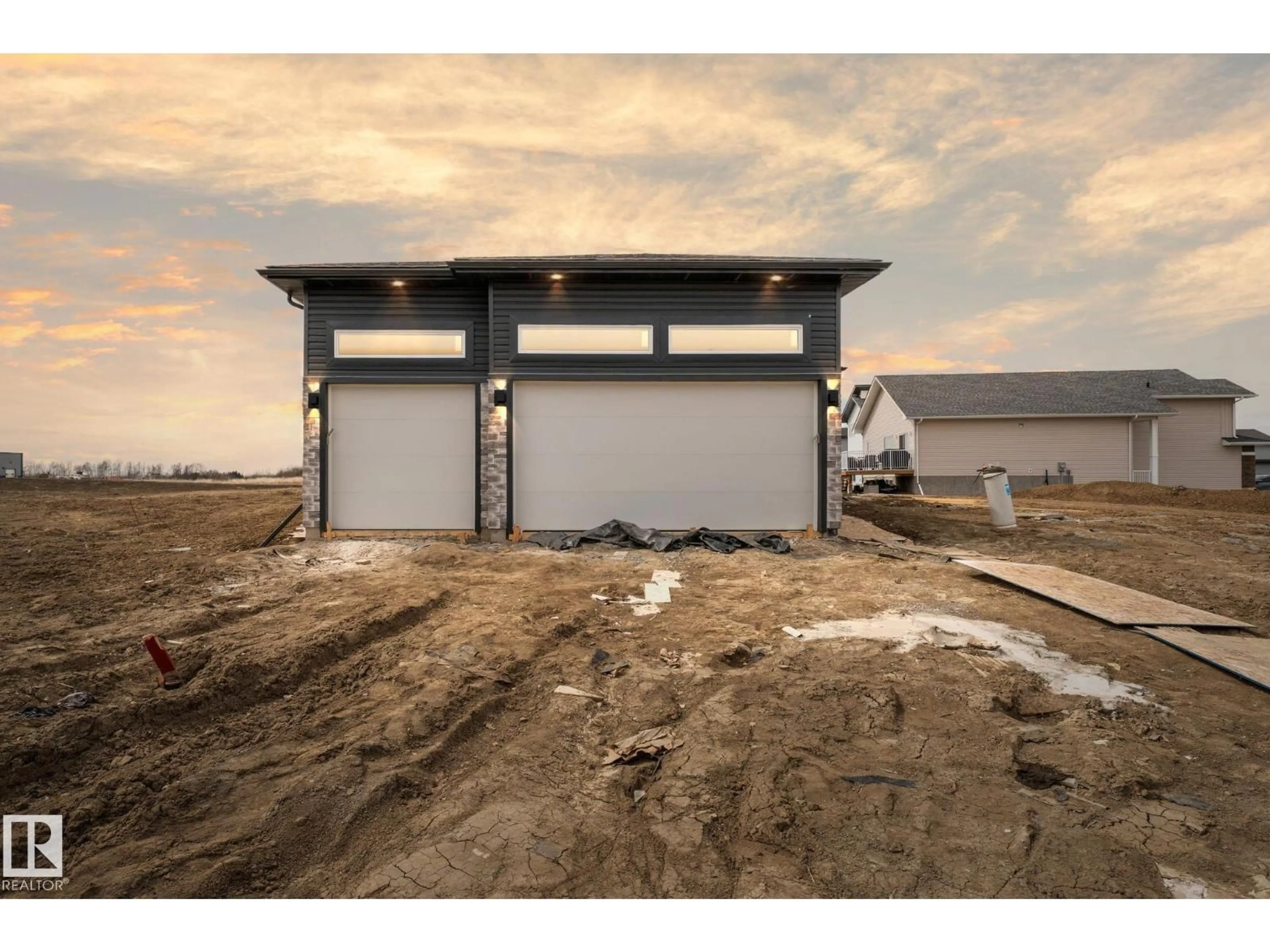 Indoor garage for 8 SOUTHBRIDGE, Calmar Alberta T0C0V0