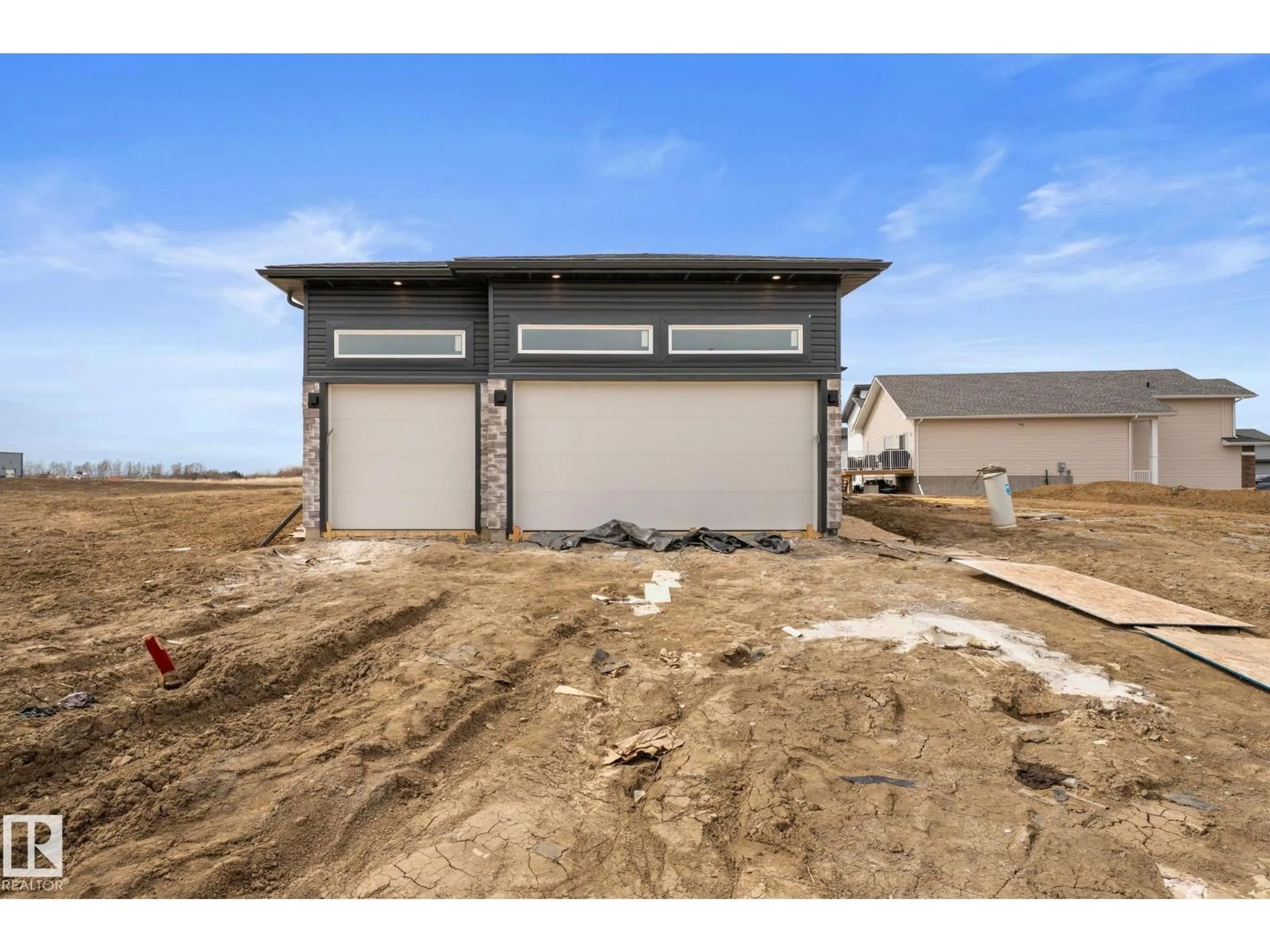 Indoor garage for 8 SOUTHBRIDGE, Calmar Alberta T0C0V0