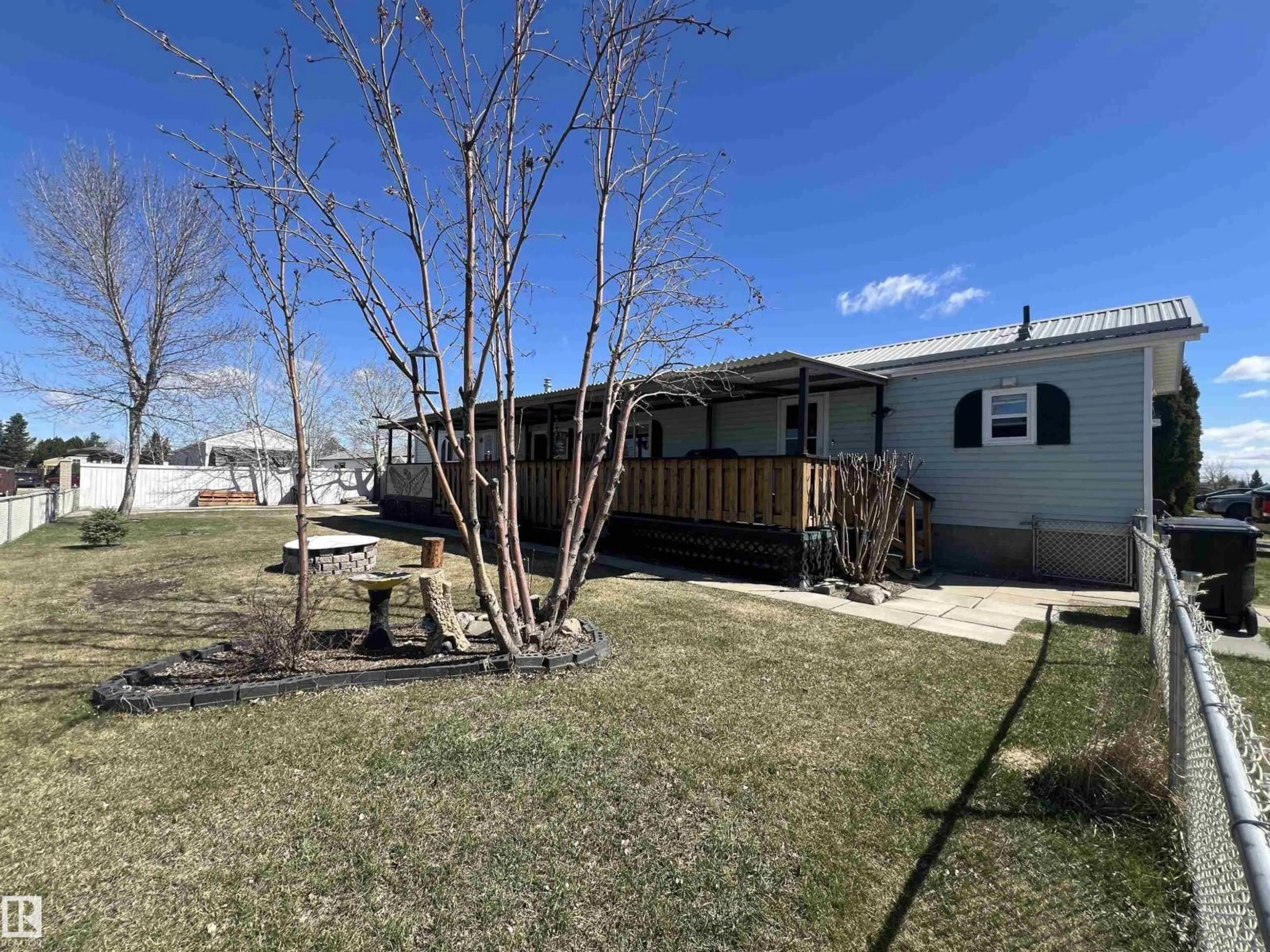 A pic from outside/outdoor area/front of a property/back of a property/a pic from drone, water/lake/river/ocean view for 2 SUNSET BV, Spruce Grove Alberta T7X3H9