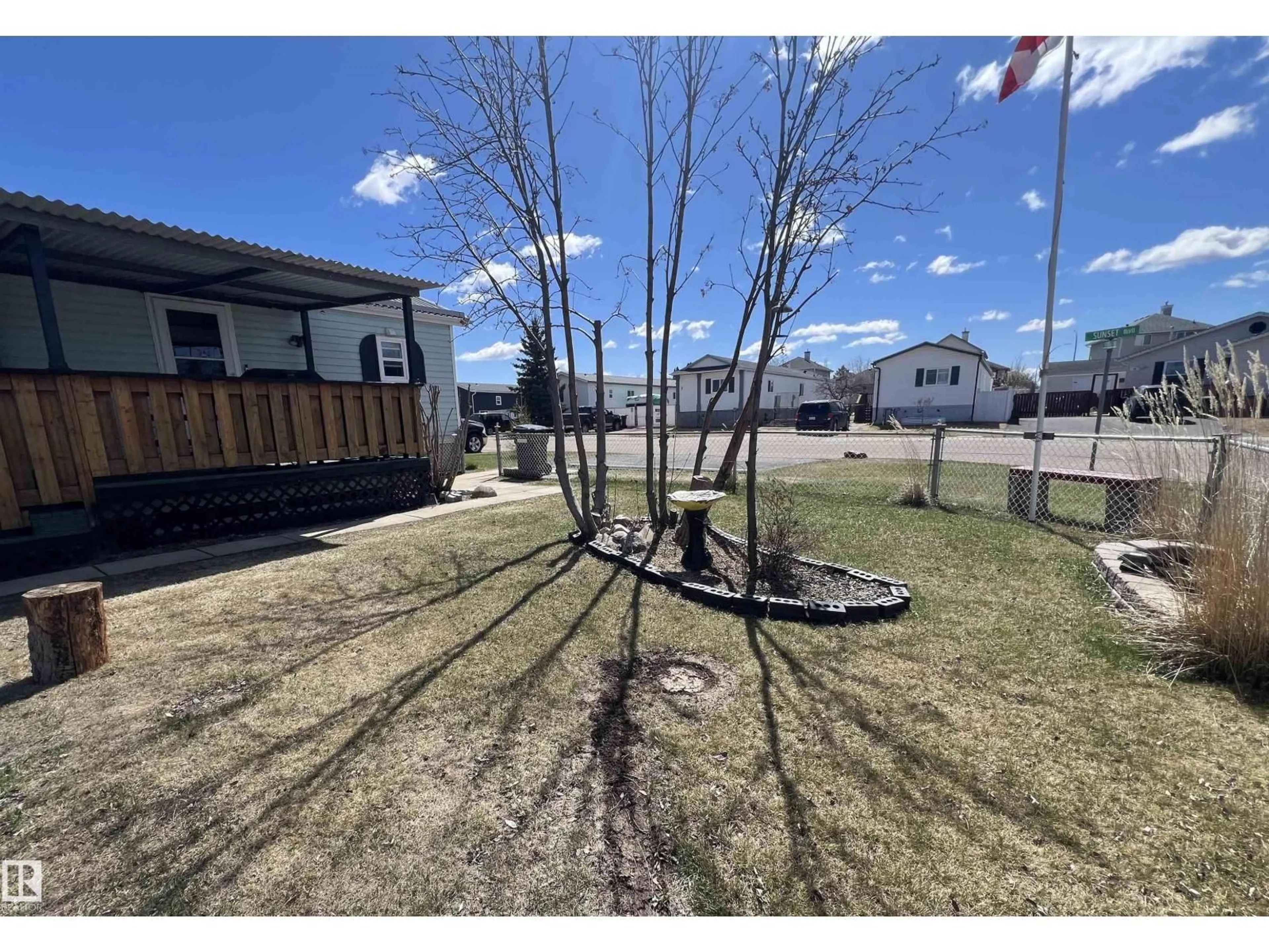 A pic from outside/outdoor area/front of a property/back of a property/a pic from drone, street for 2 SUNSET BV, Spruce Grove Alberta T7X3H9