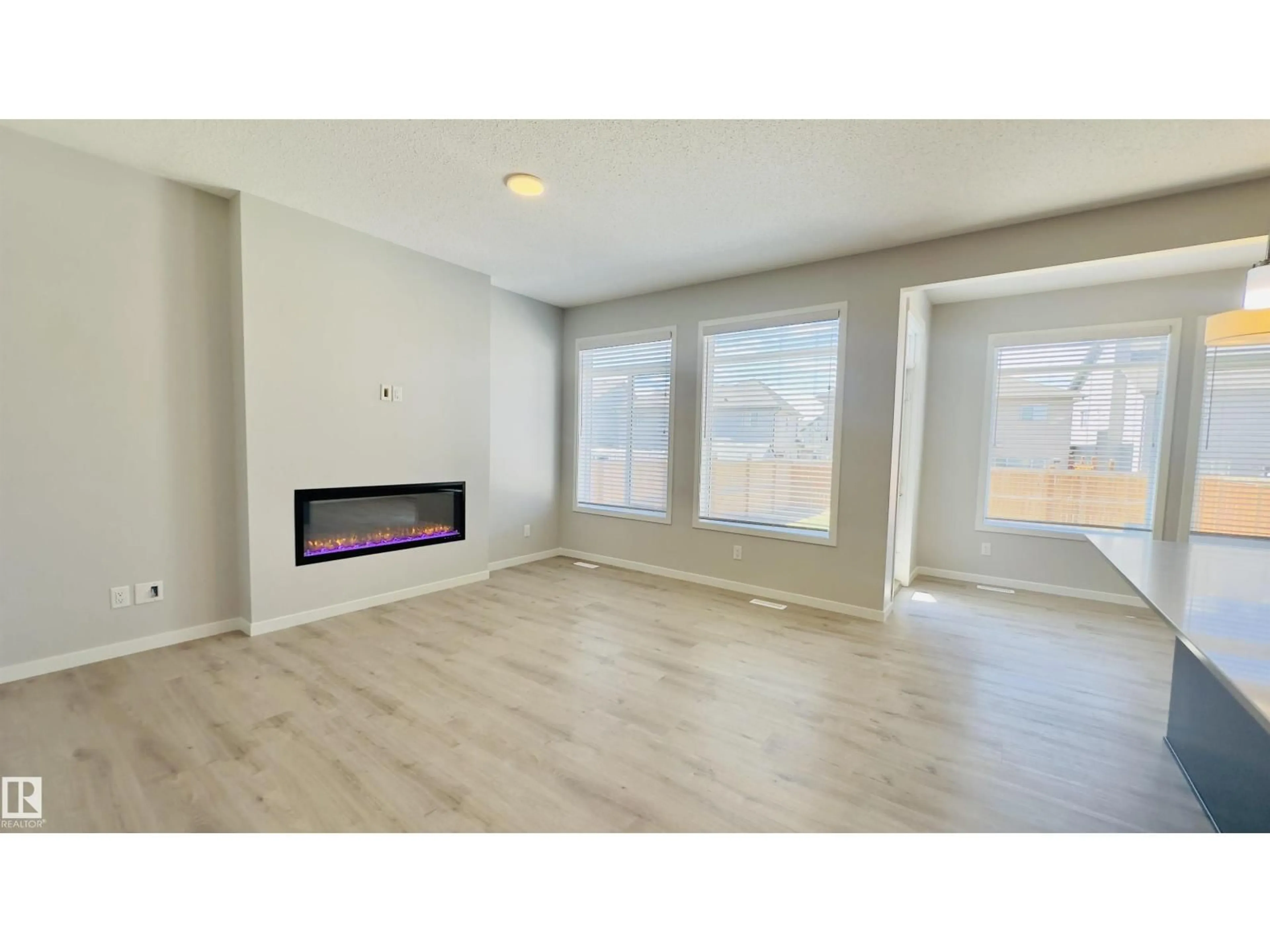 A pic of a room for 932 MCCONACHIE BLVD, Edmonton Alberta T5Y3X5