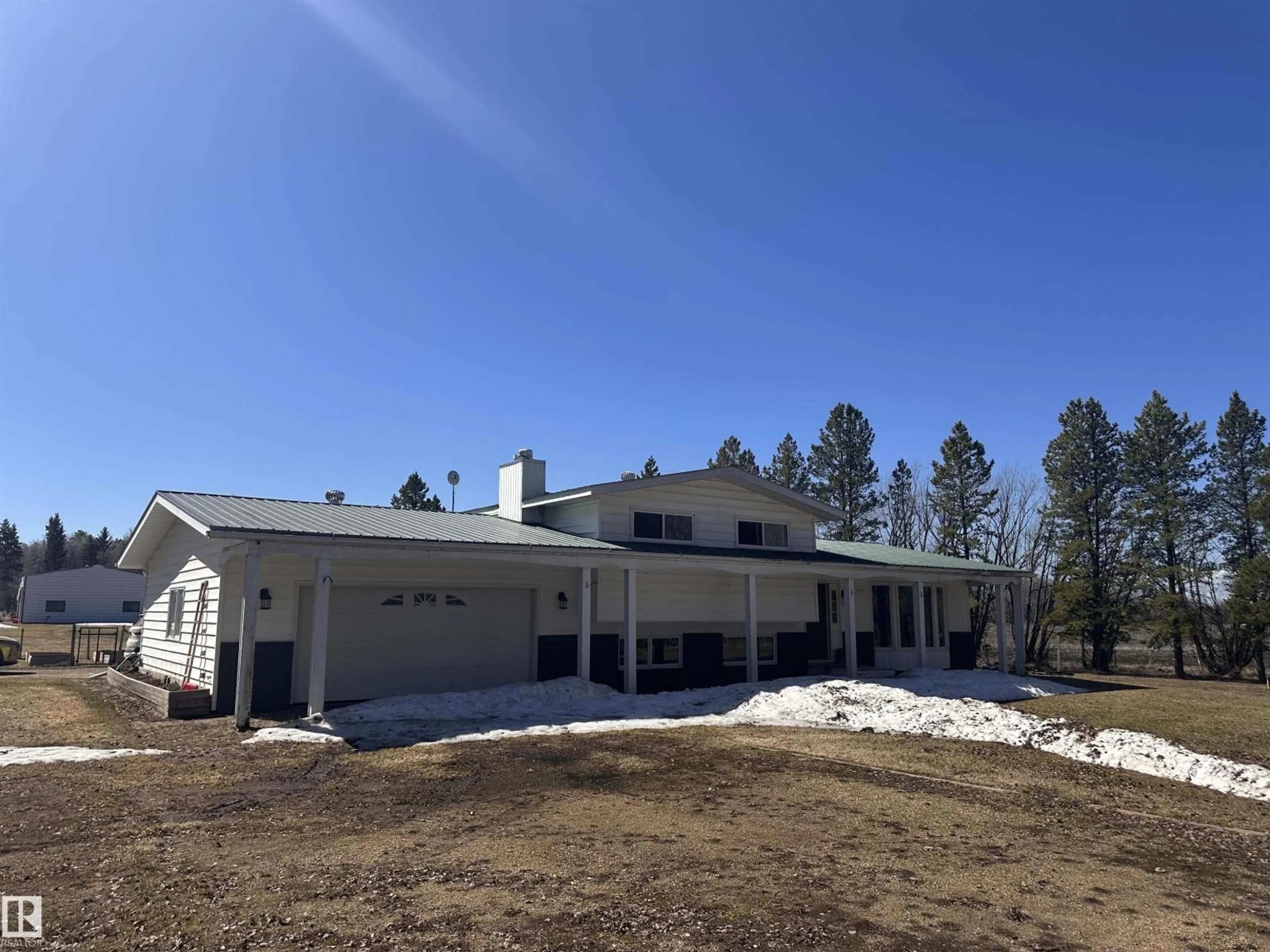 Home with vinyl exterior material, mountain view for 26417 TWP ROAD 630, Rural Westlock County Alberta T0G0S0