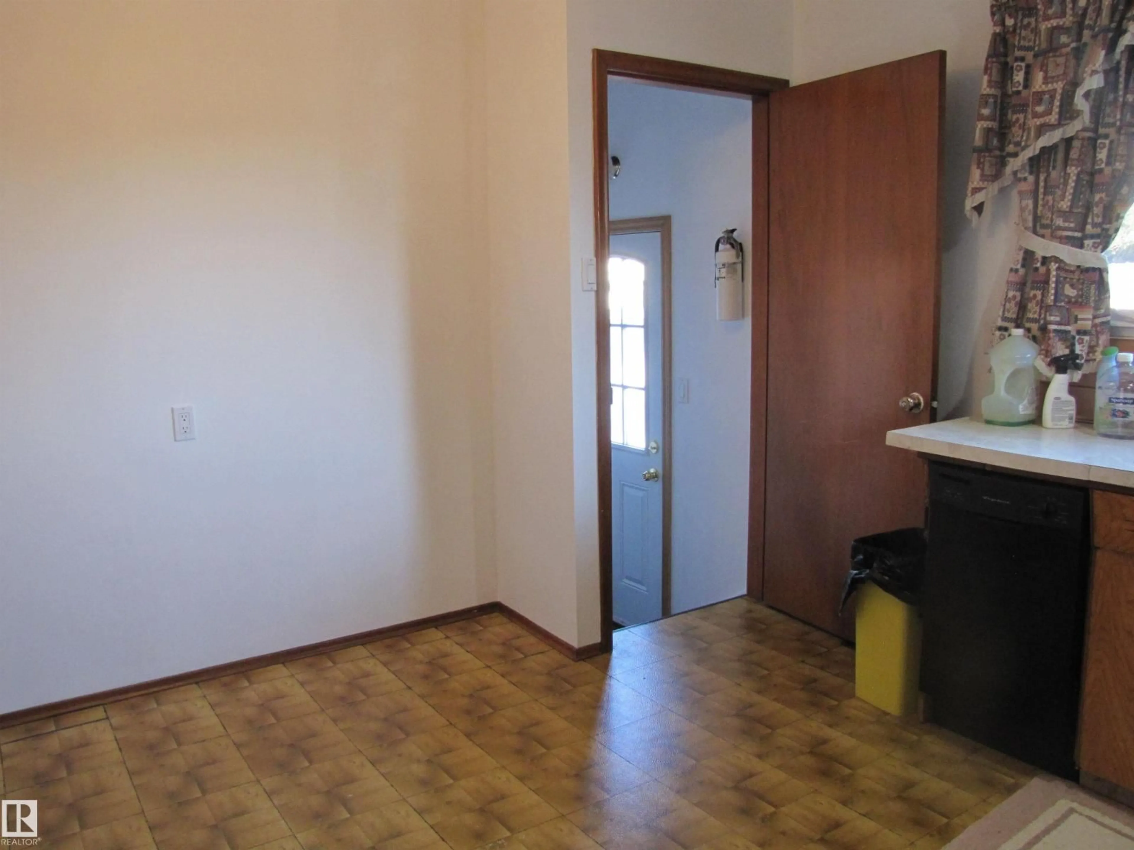 A pic of a room for 6832 83 AV, Edmonton Alberta T6B0G5