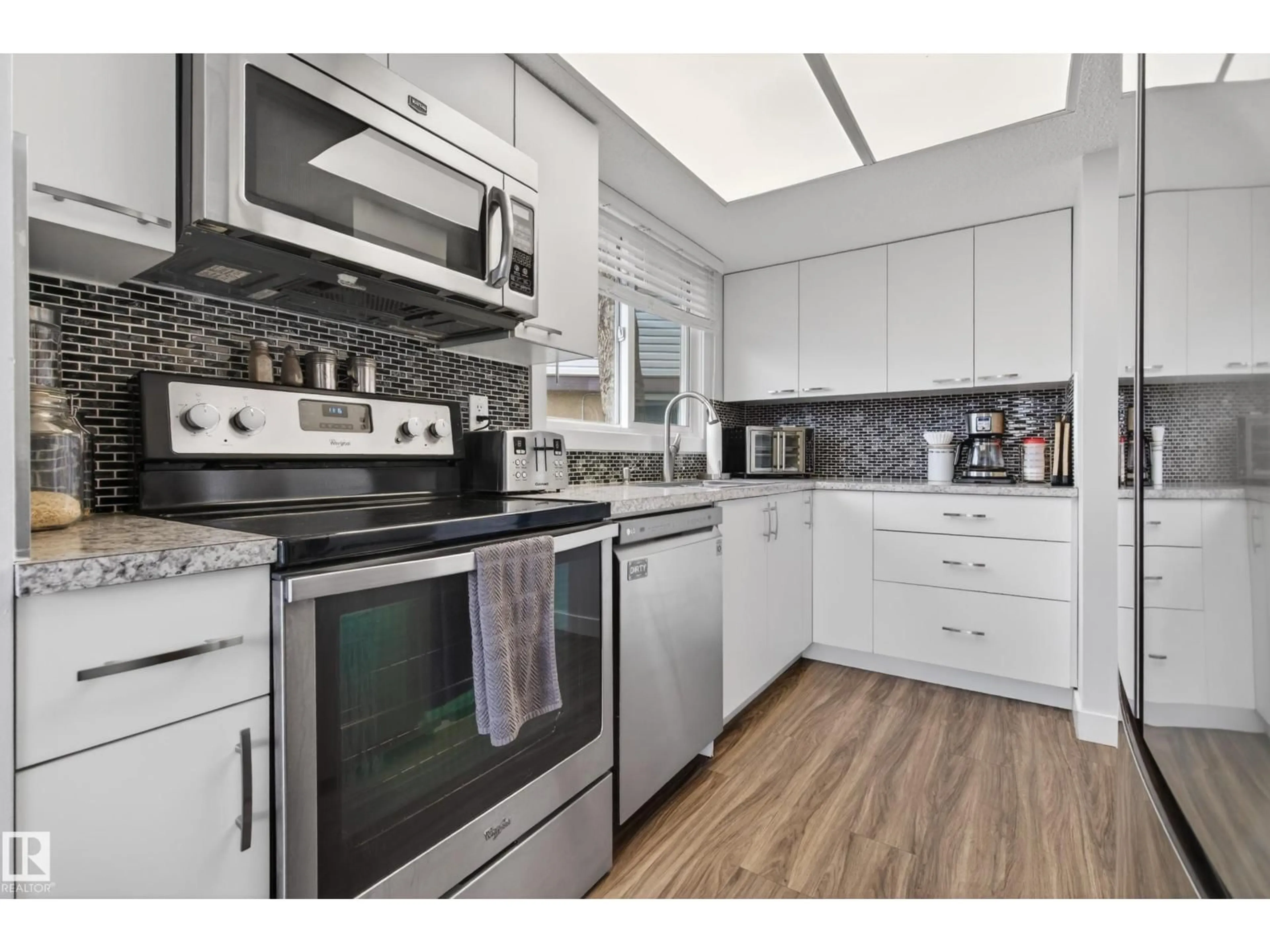 Unknown for 205 13831 24 ST NW, Edmonton Alberta T5Y1K1