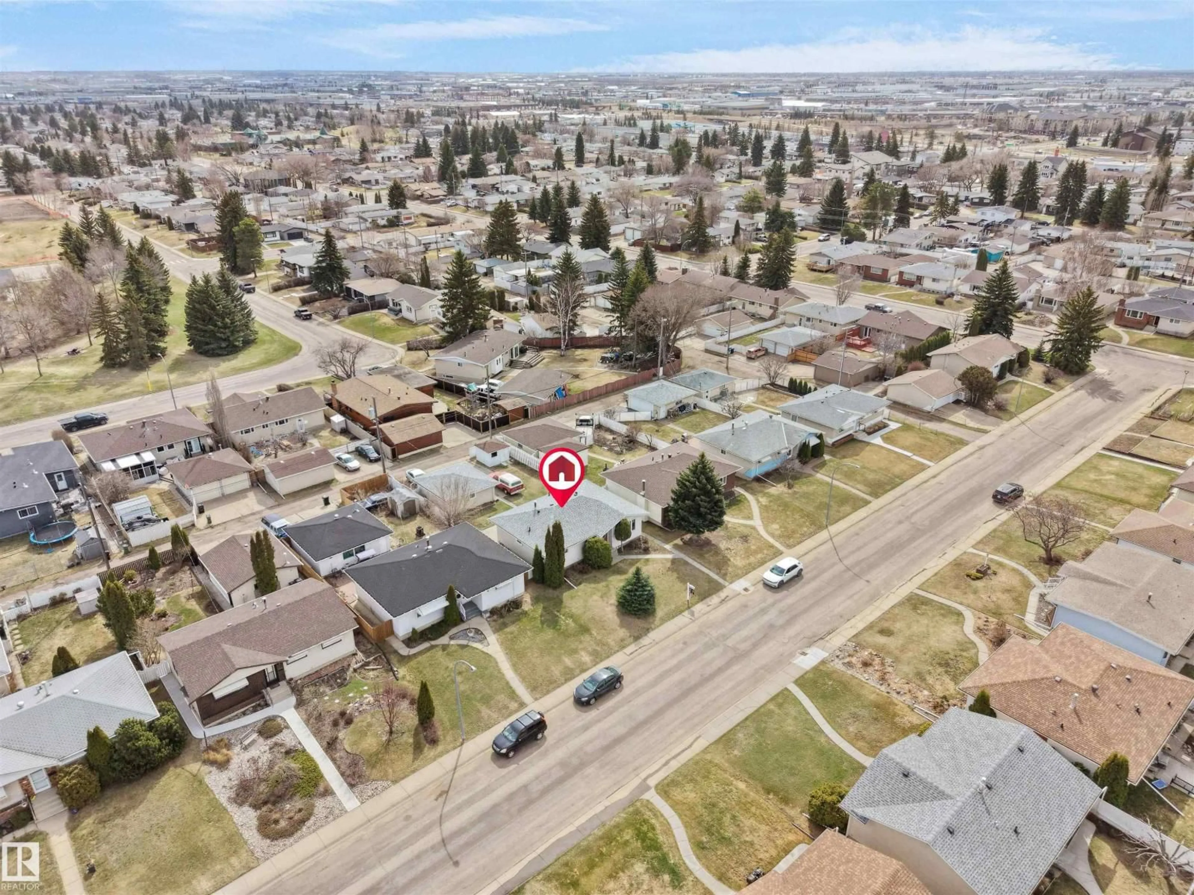 A pic from outside/outdoor area/front of a property/back of a property/a pic from drone, street for NW - 8703 73 ST, Edmonton Alberta T6B1Z9