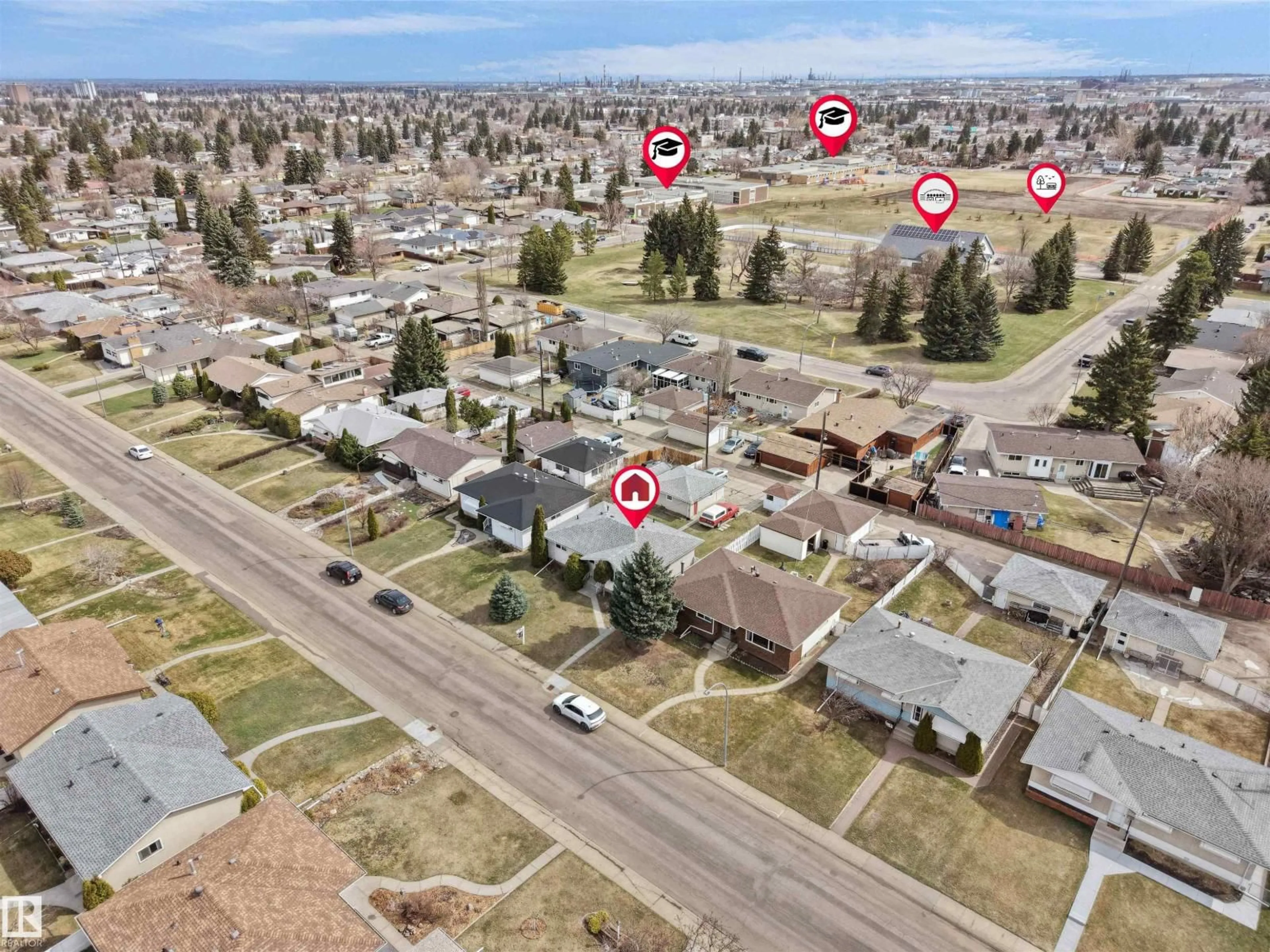 A pic from outside/outdoor area/front of a property/back of a property/a pic from drone, street for NW - 8703 73 ST, Edmonton Alberta T6B1Z9