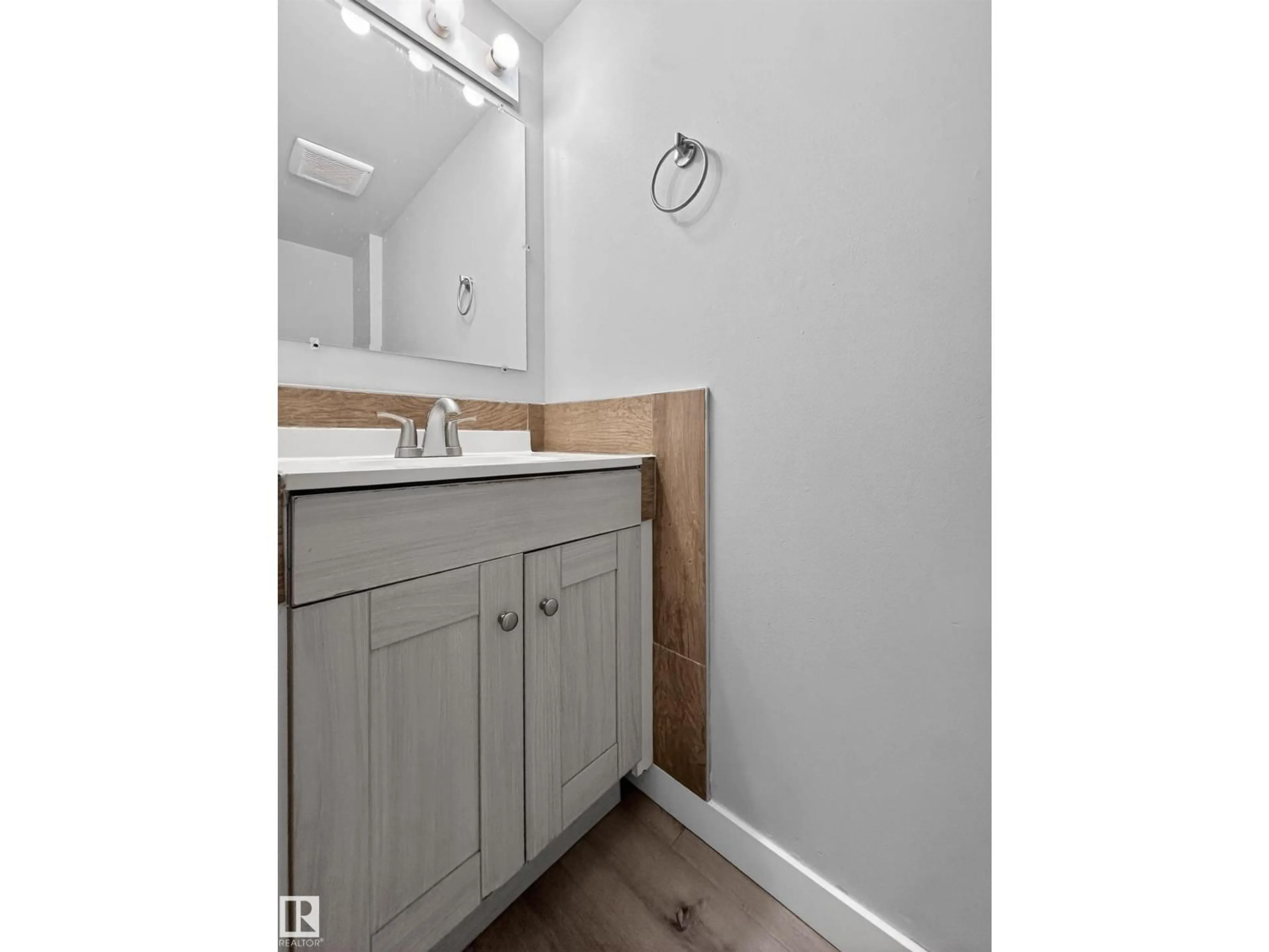 Standard bathroom, unknown for NW - 18 LAKEWOOD VG, Edmonton Alberta T6K2B3