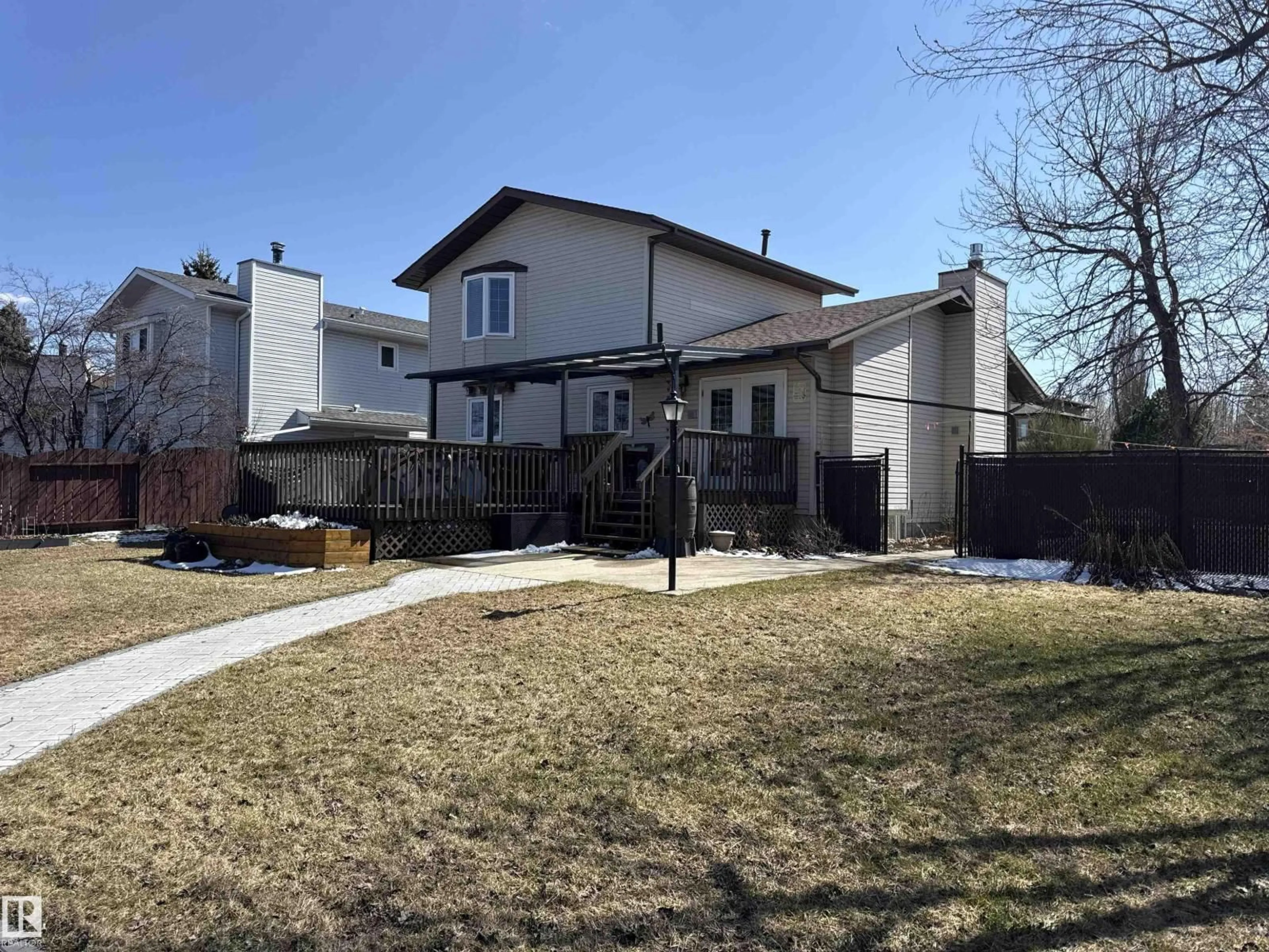 A pic from outside/outdoor area/front of a property/back of a property/a pic from drone, street for 4116 55C AVE, Drayton Valley Alberta T7A1A7