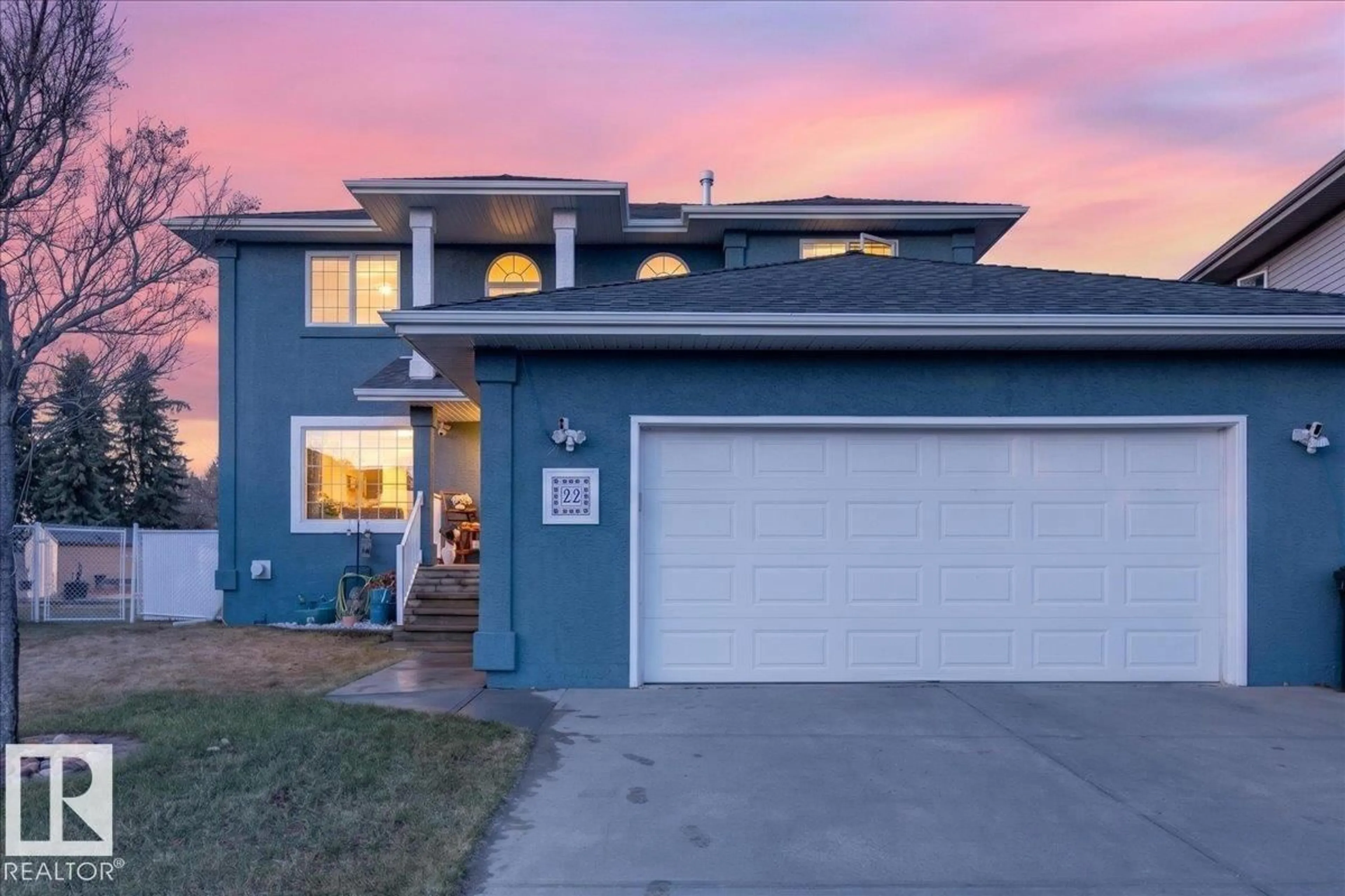 Home with vinyl exterior material, street for 22 HARVEST BA, Stony Plain Alberta T7Z2A7