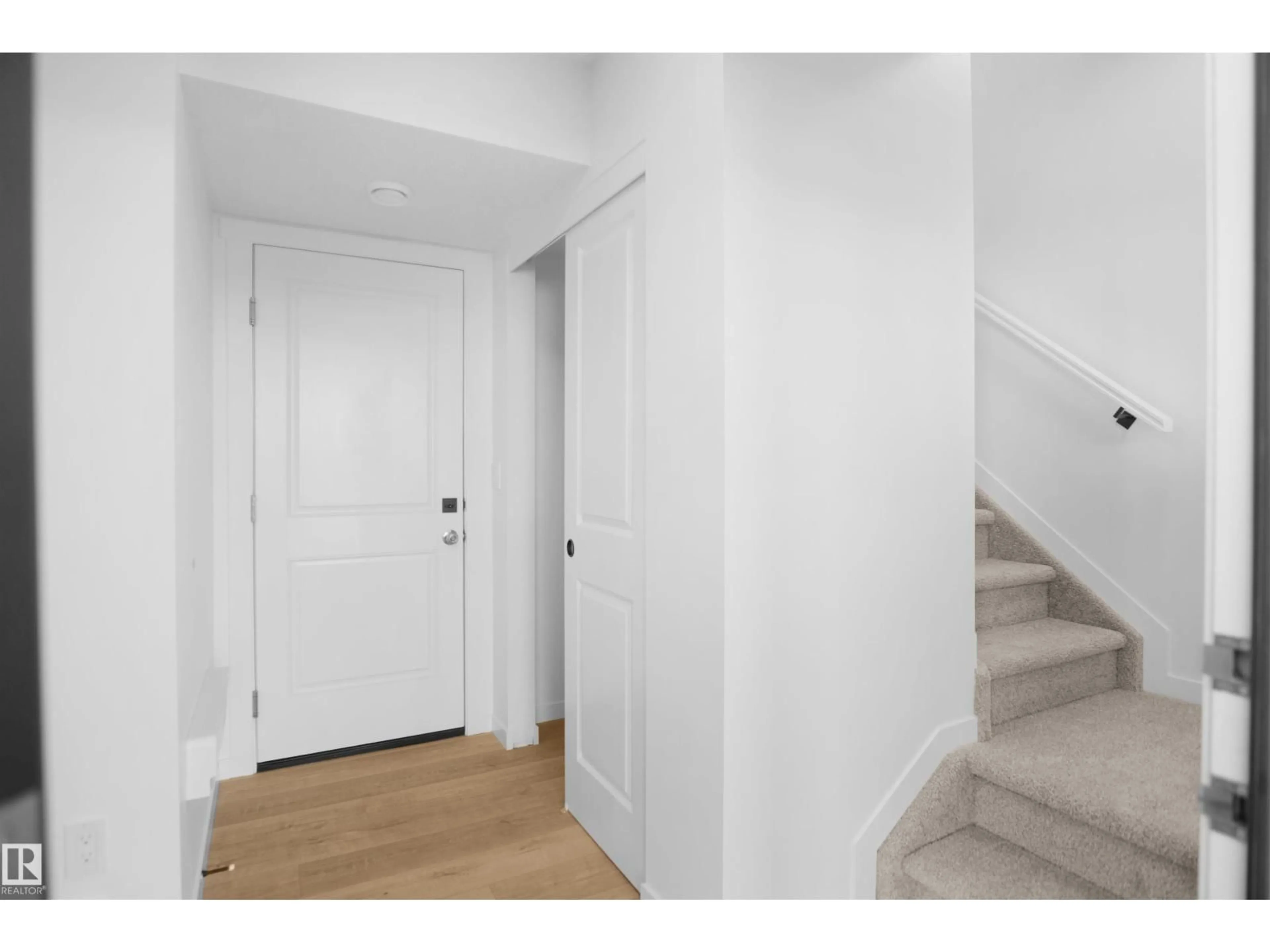 Indoor entryway for 9 EDGEWATER CL, Spruce Grove Alberta T7X3C7
