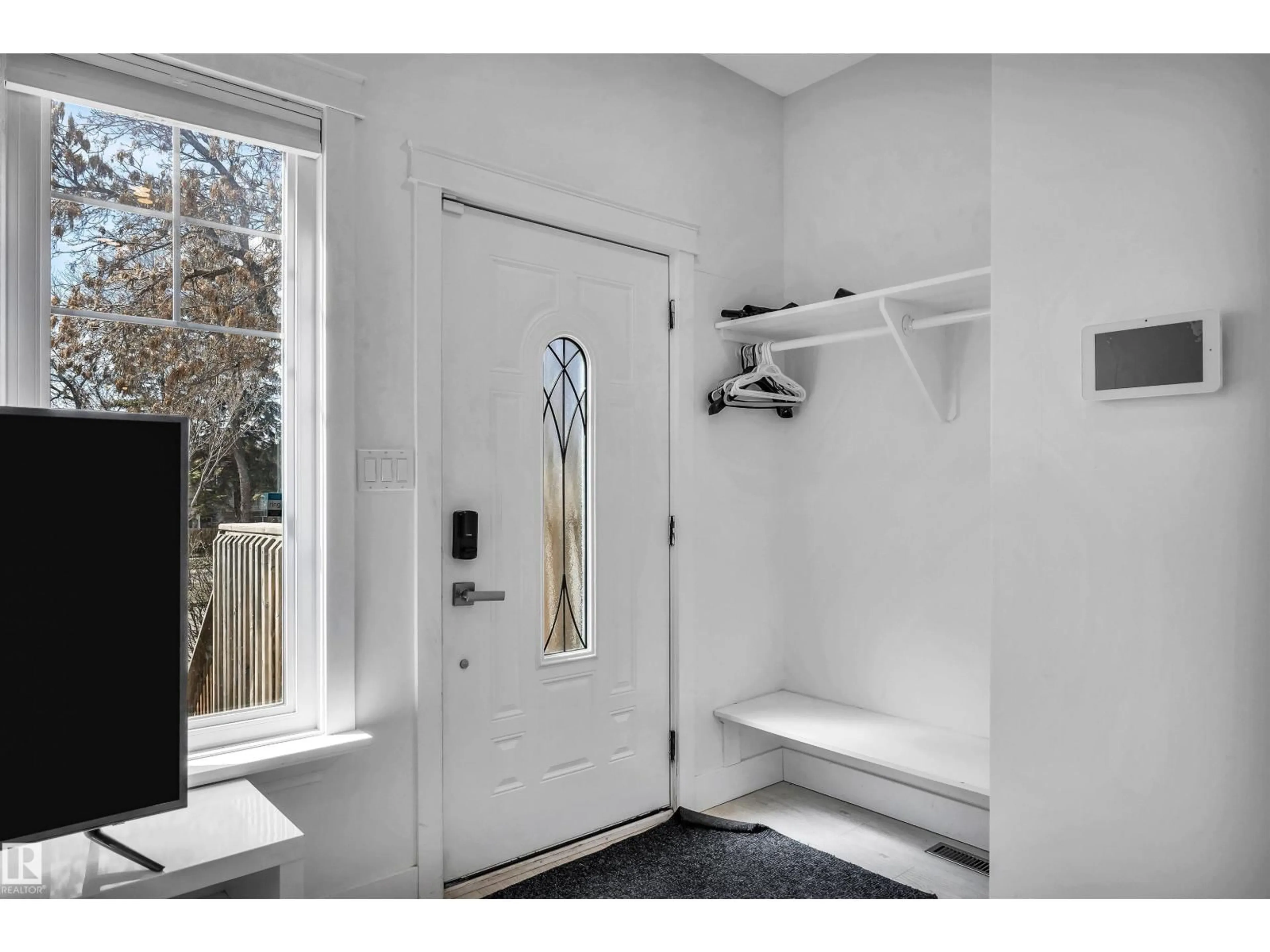 Indoor entryway for NW - 11531 97 ST, Edmonton Alberta T5G1X7