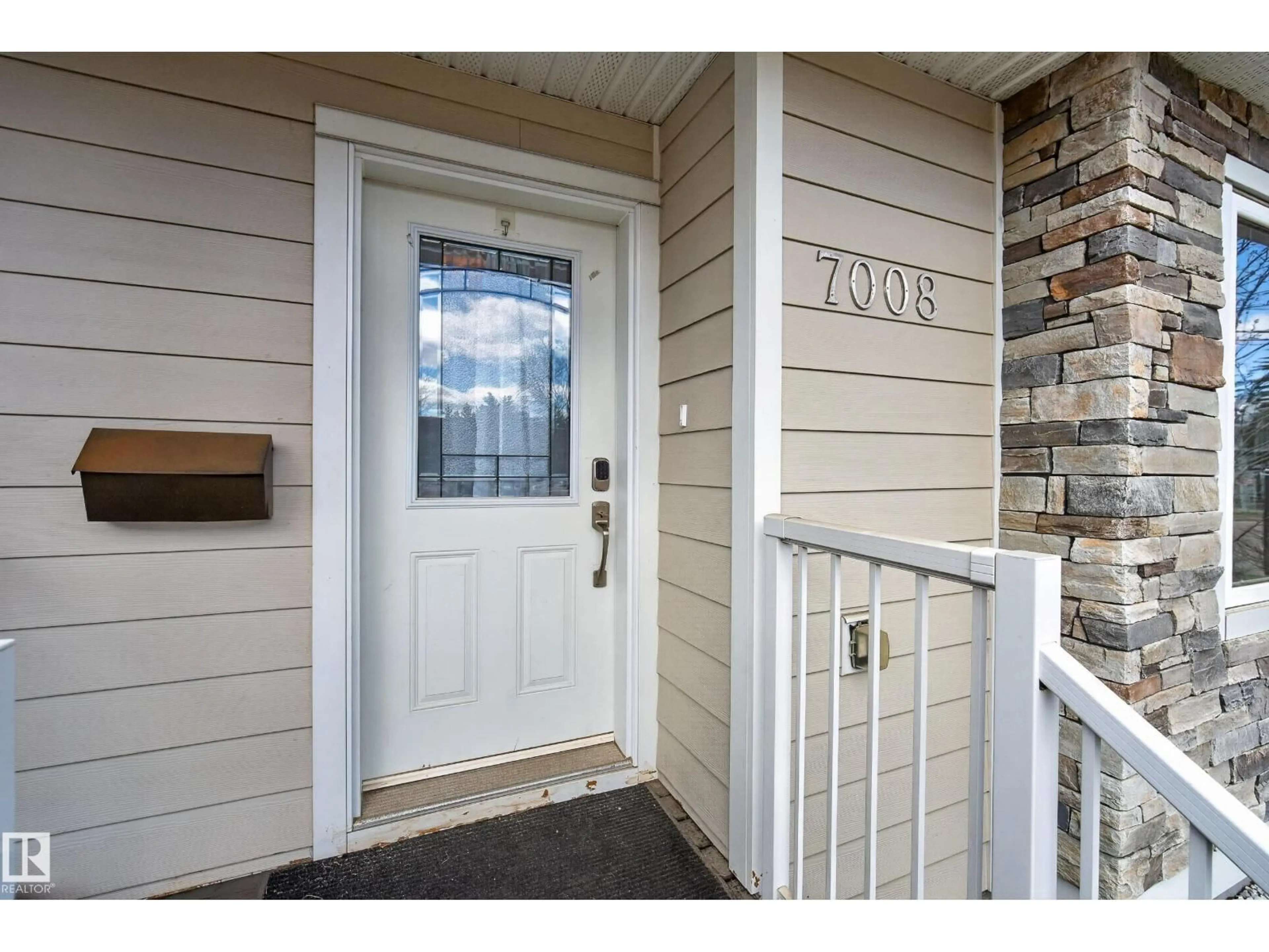 Indoor entryway for NW - 7008 97 ST, Edmonton Alberta T6E3K1