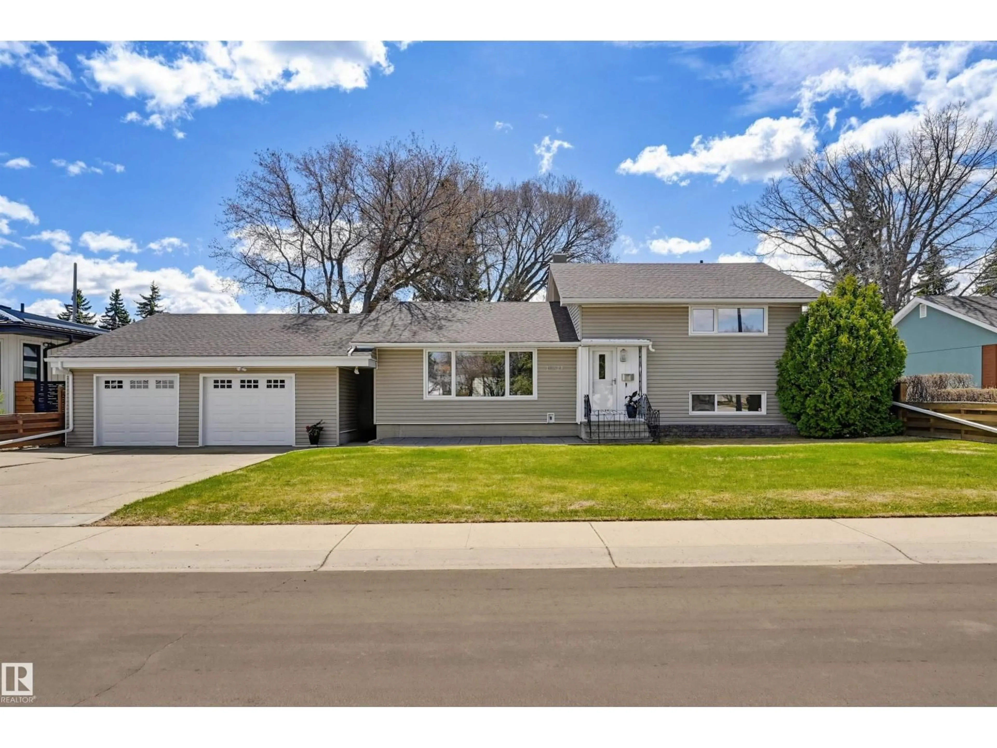 Home with vinyl exterior material, street for 14521 85 AV, Edmonton Alberta T5R3Z5