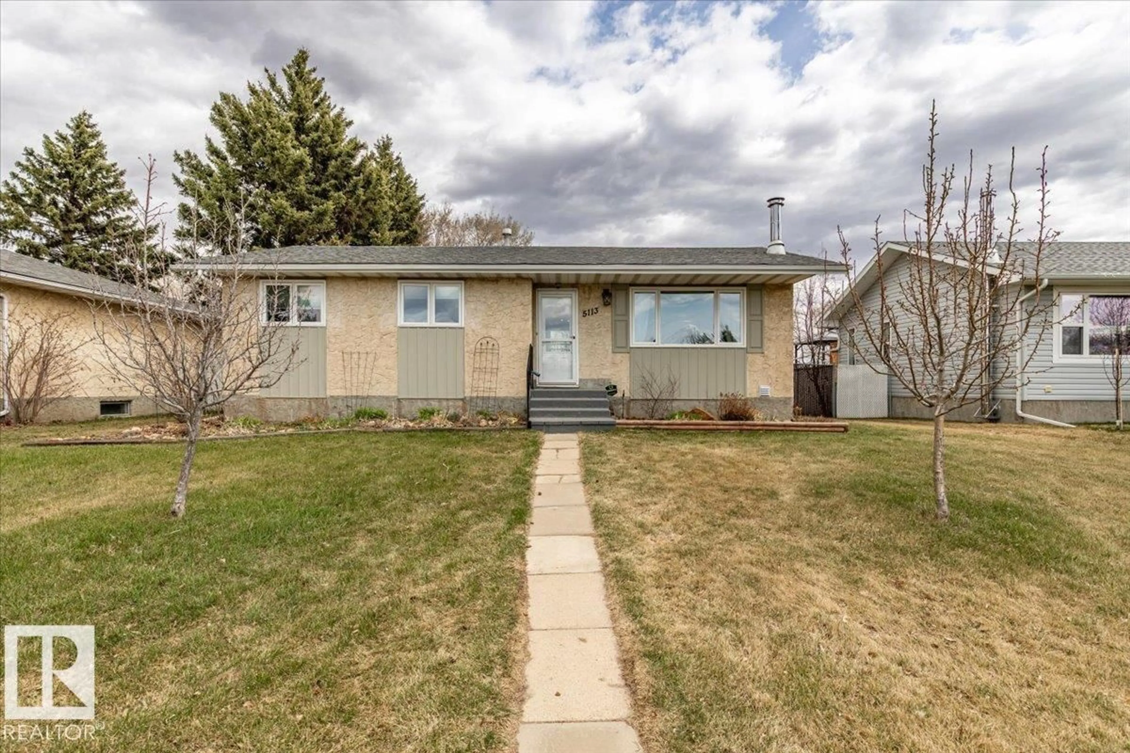 Home with vinyl exterior material, street for 5113 47 ST, Calmar Alberta T0C0V0