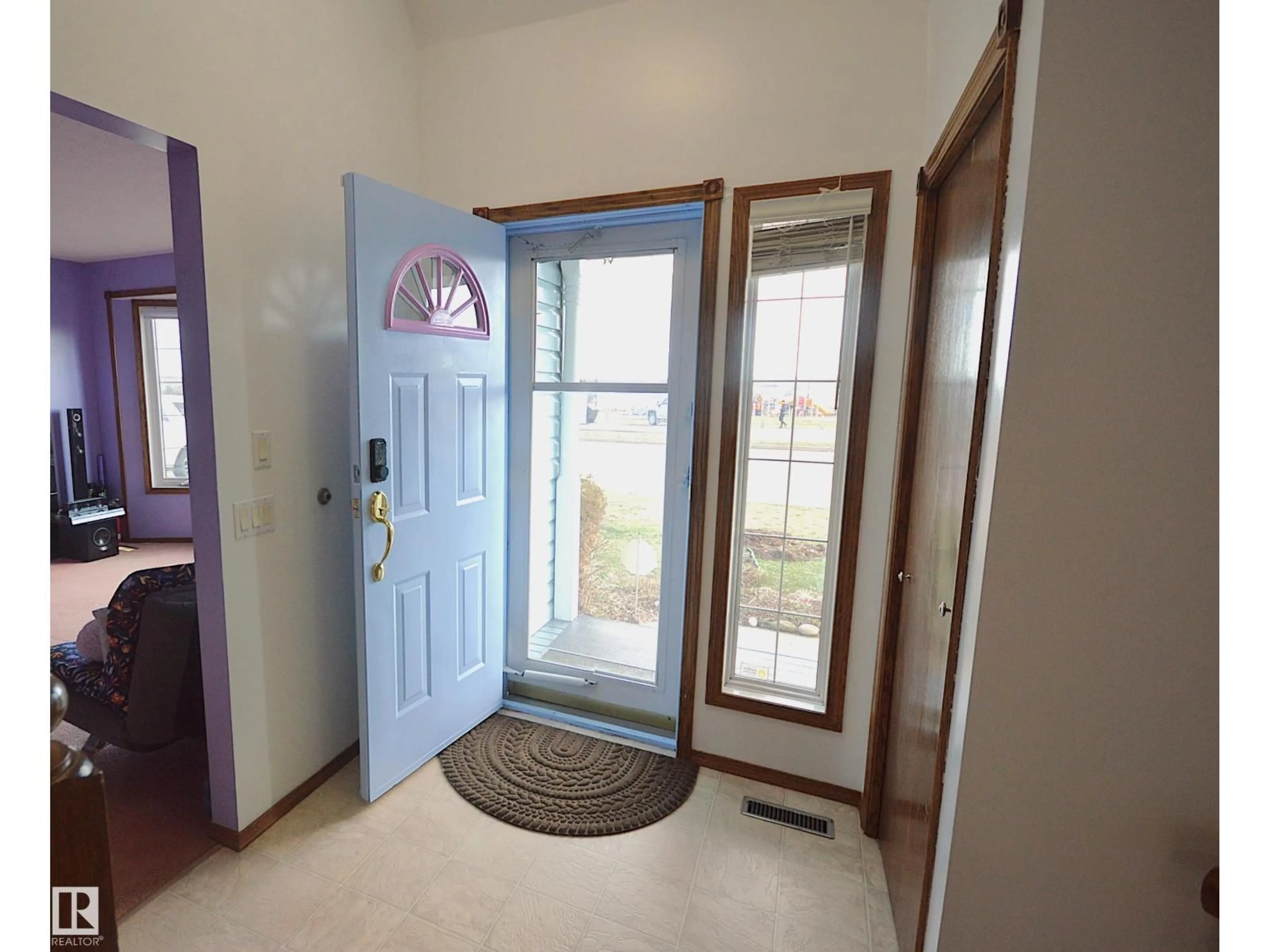 Indoor entryway for 4003 LAKESHORE DR, Bonnyville Town Alberta T9N1V7