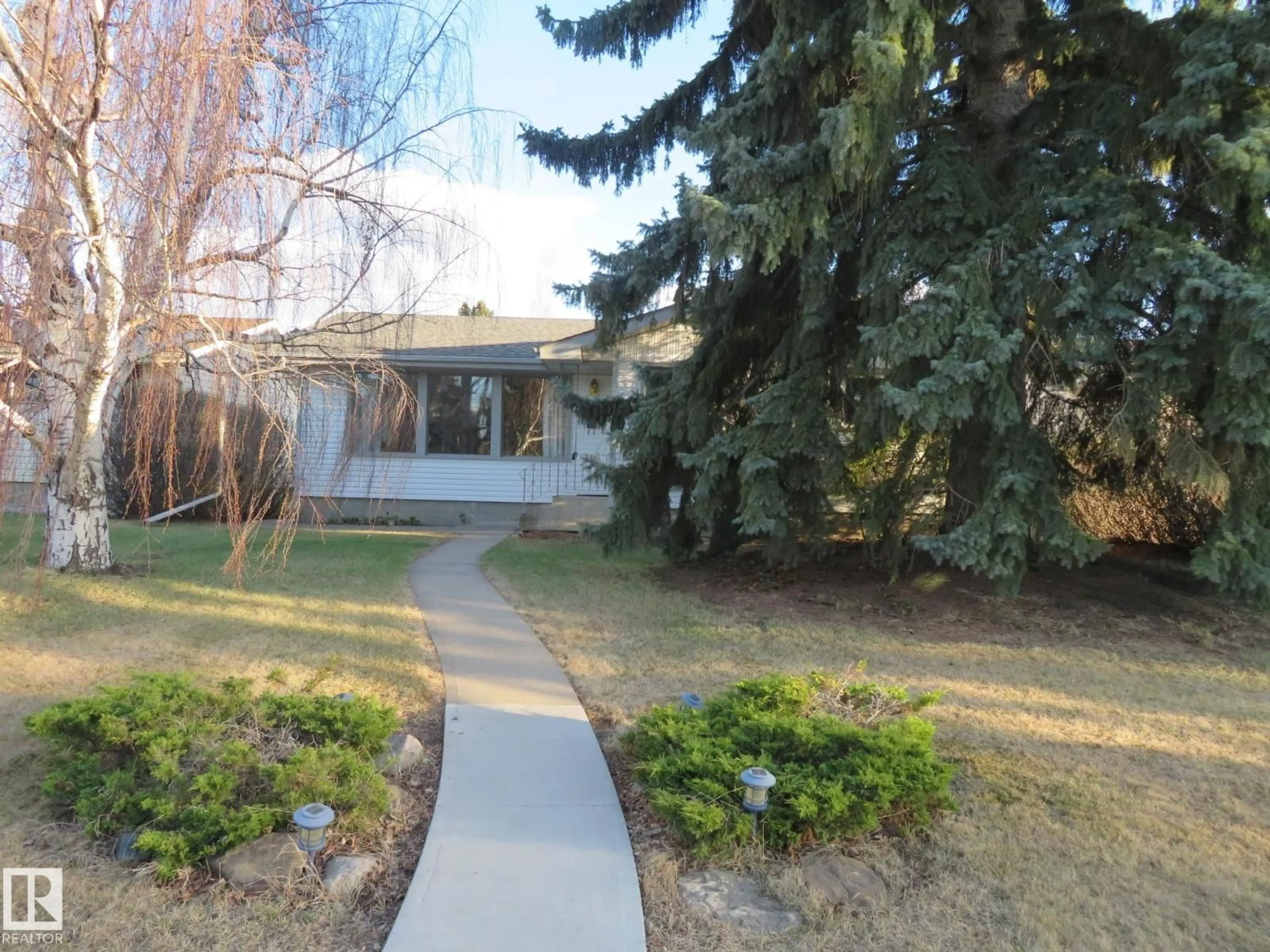 Unknown for 11423 50 AV, Edmonton Alberta T6E2J4