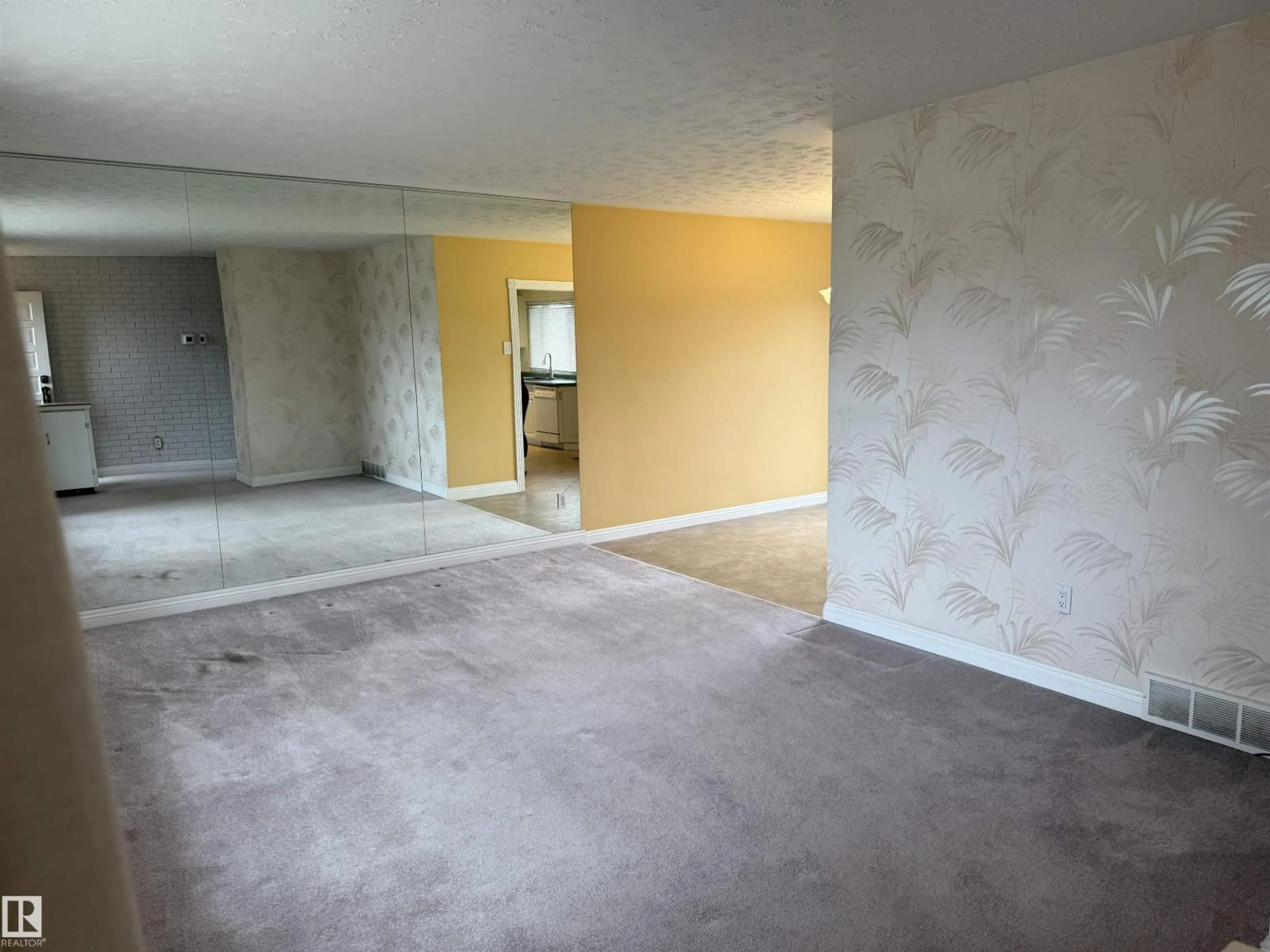 A pic of a room for 12916 95A ST NW, Edmonton Alberta T5E4A1