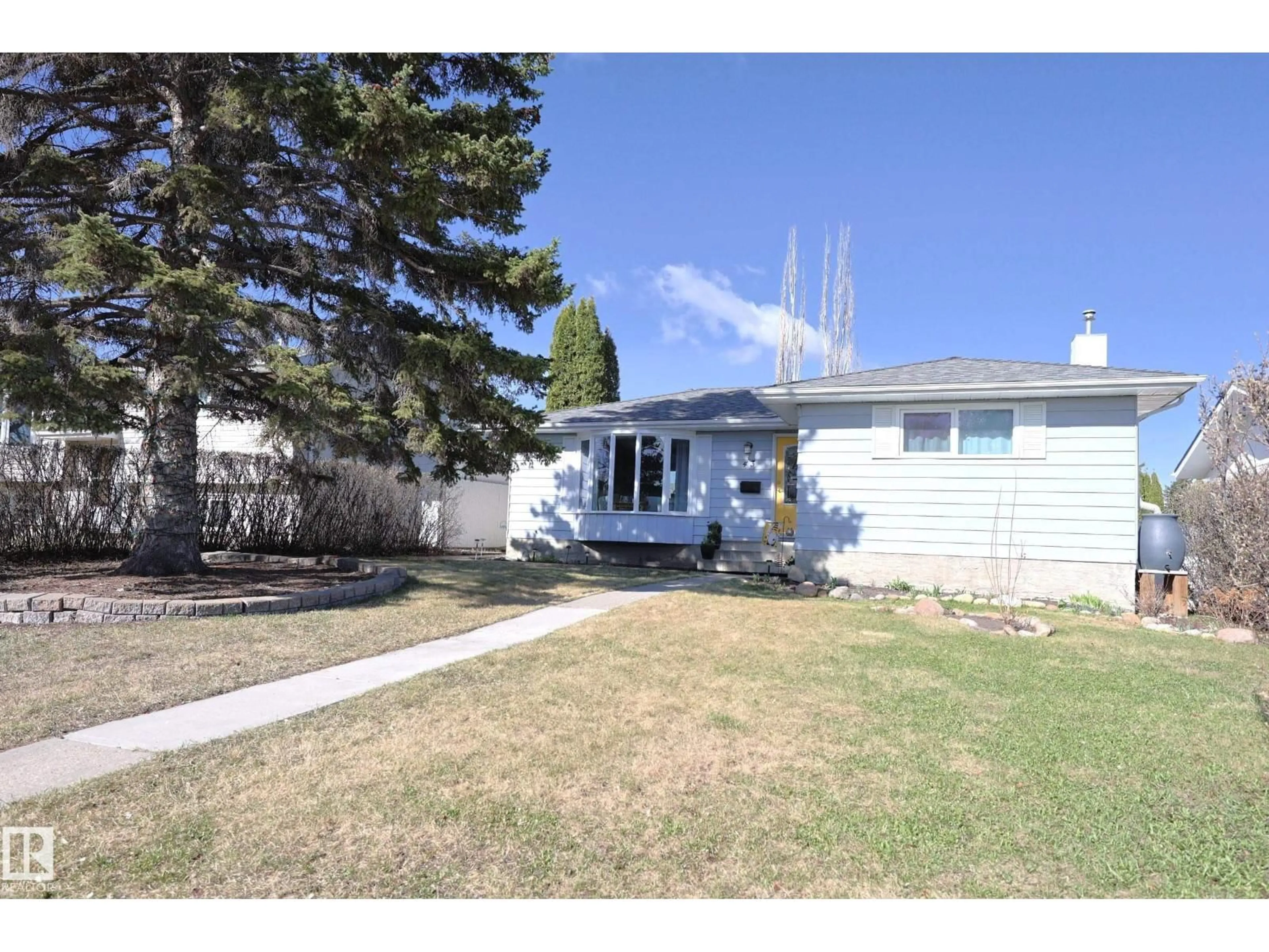 Home with vinyl exterior material, street for 43 BRAMPTON ST, Spruce Grove Alberta T7X1E8