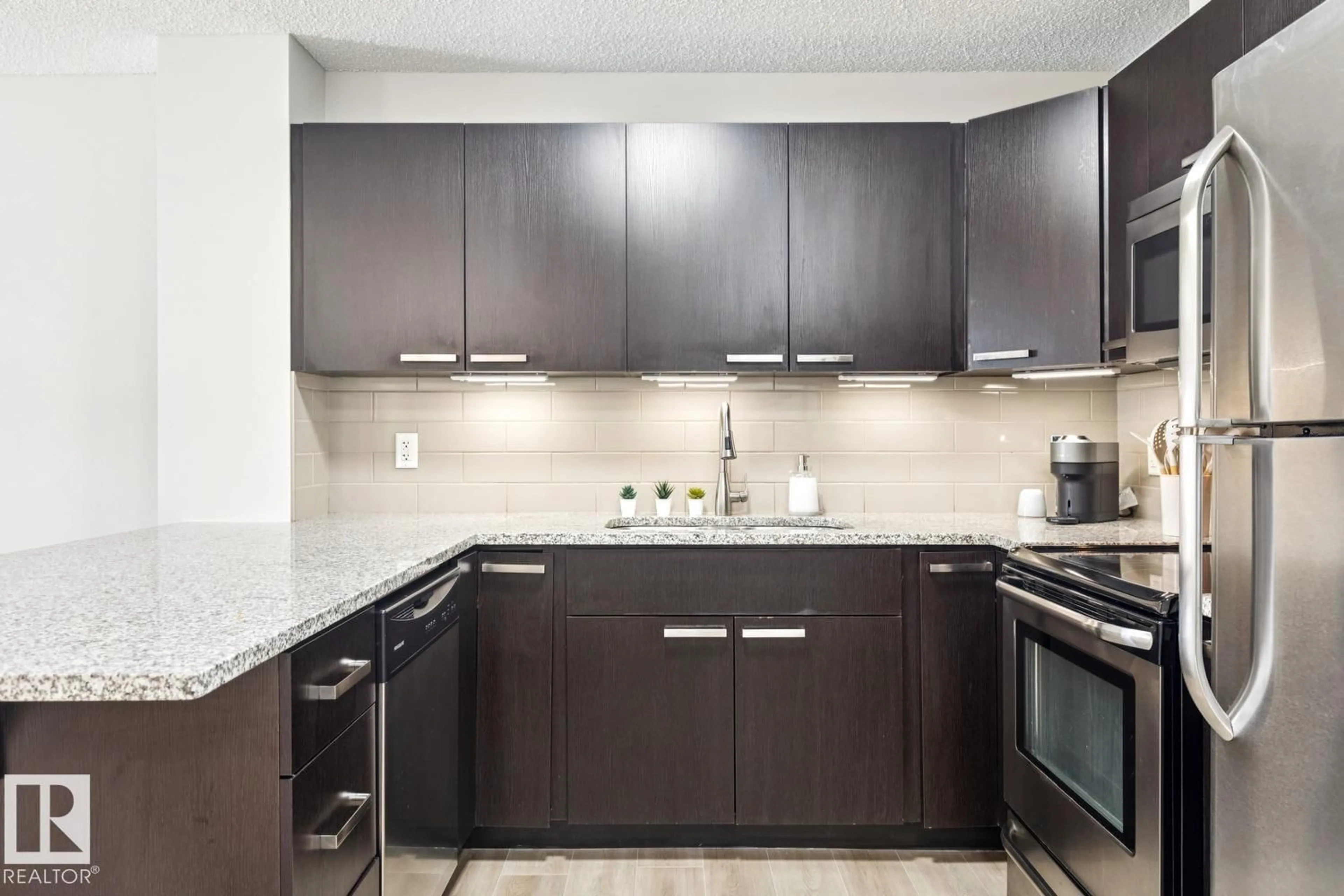 Standard kitchen, unknown for 206 14808 125 ST NW, Edmonton Alberta T5X0G1