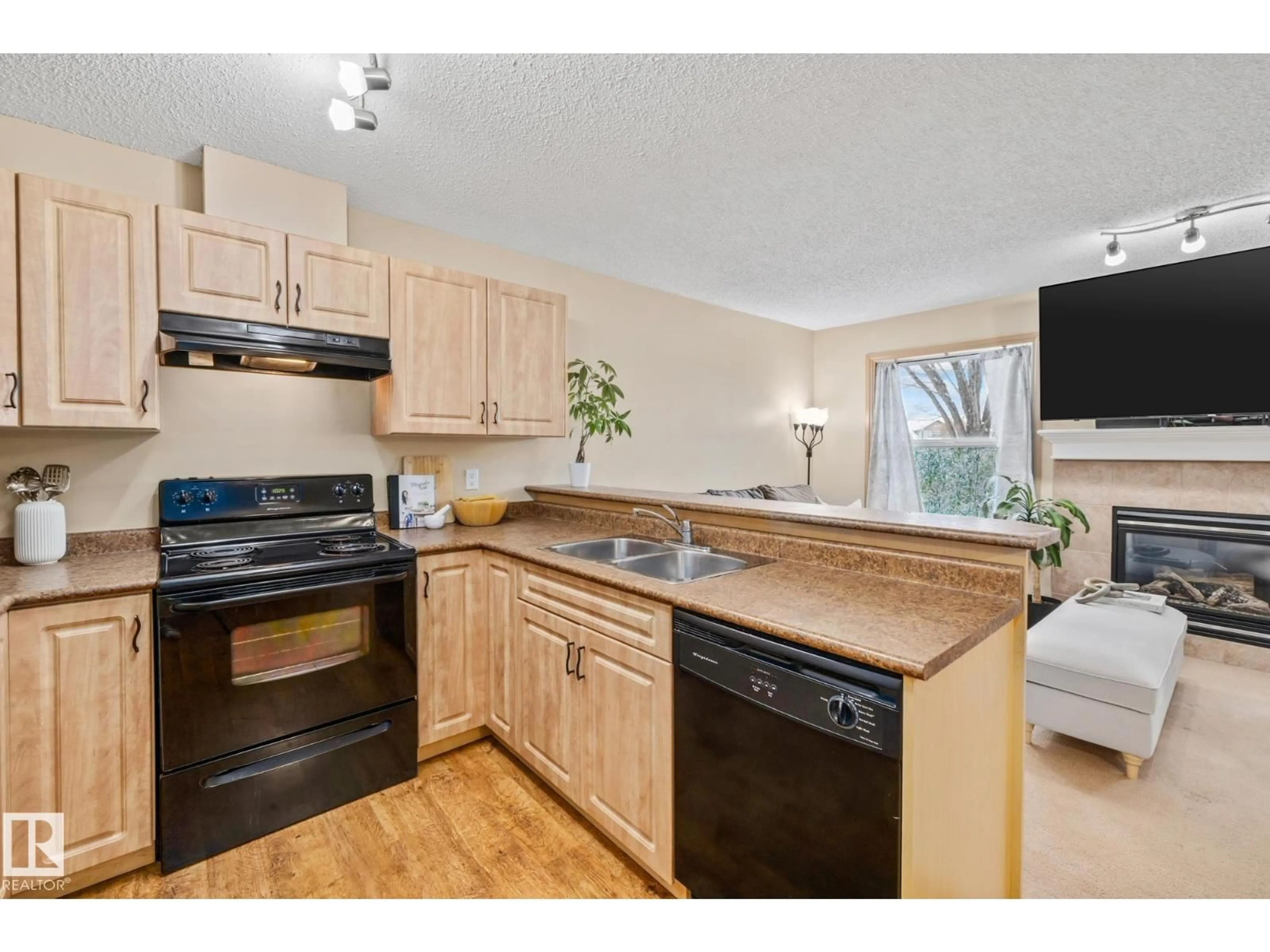 Standard kitchen, wood/laminate floor for #7 - 15 WOODSMERE CL, Fort Saskatchewan Alberta T8L4S2