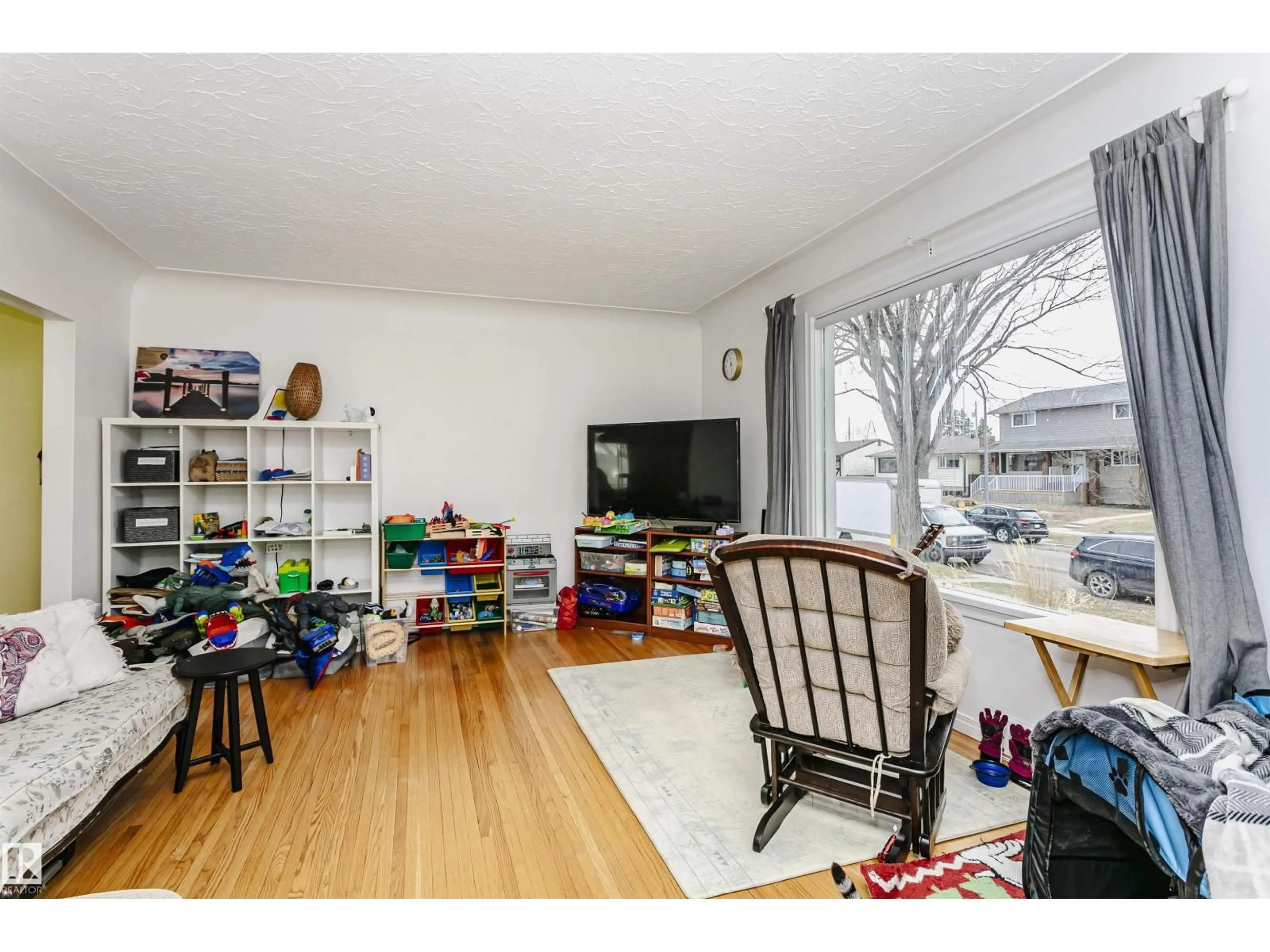 A pic of a room for 9760 64 AV, Edmonton Alberta T6E0J5