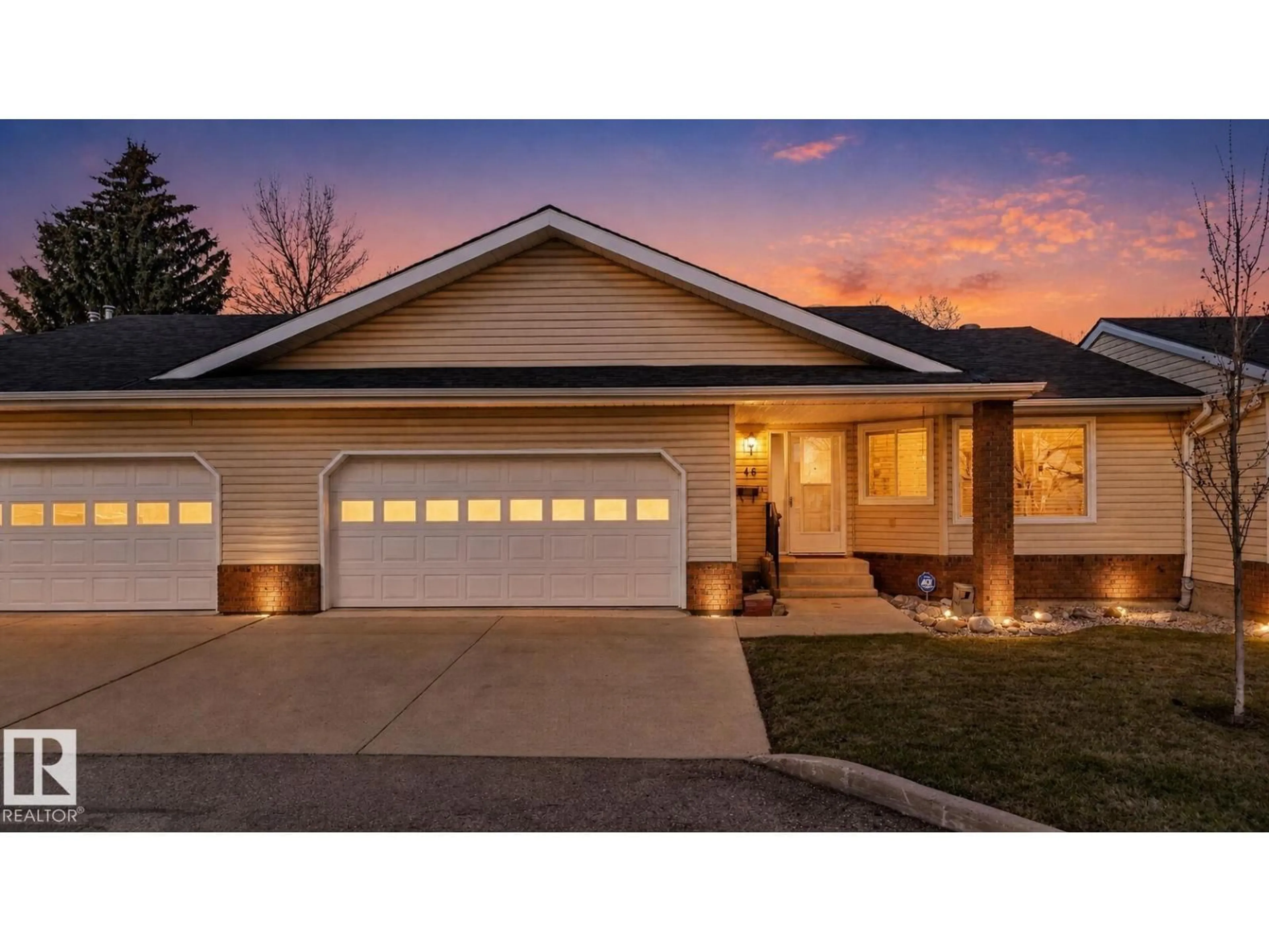 Home with vinyl exterior material, street for 903 - 46 109 ST NW, Edmonton Alberta T6J6R1