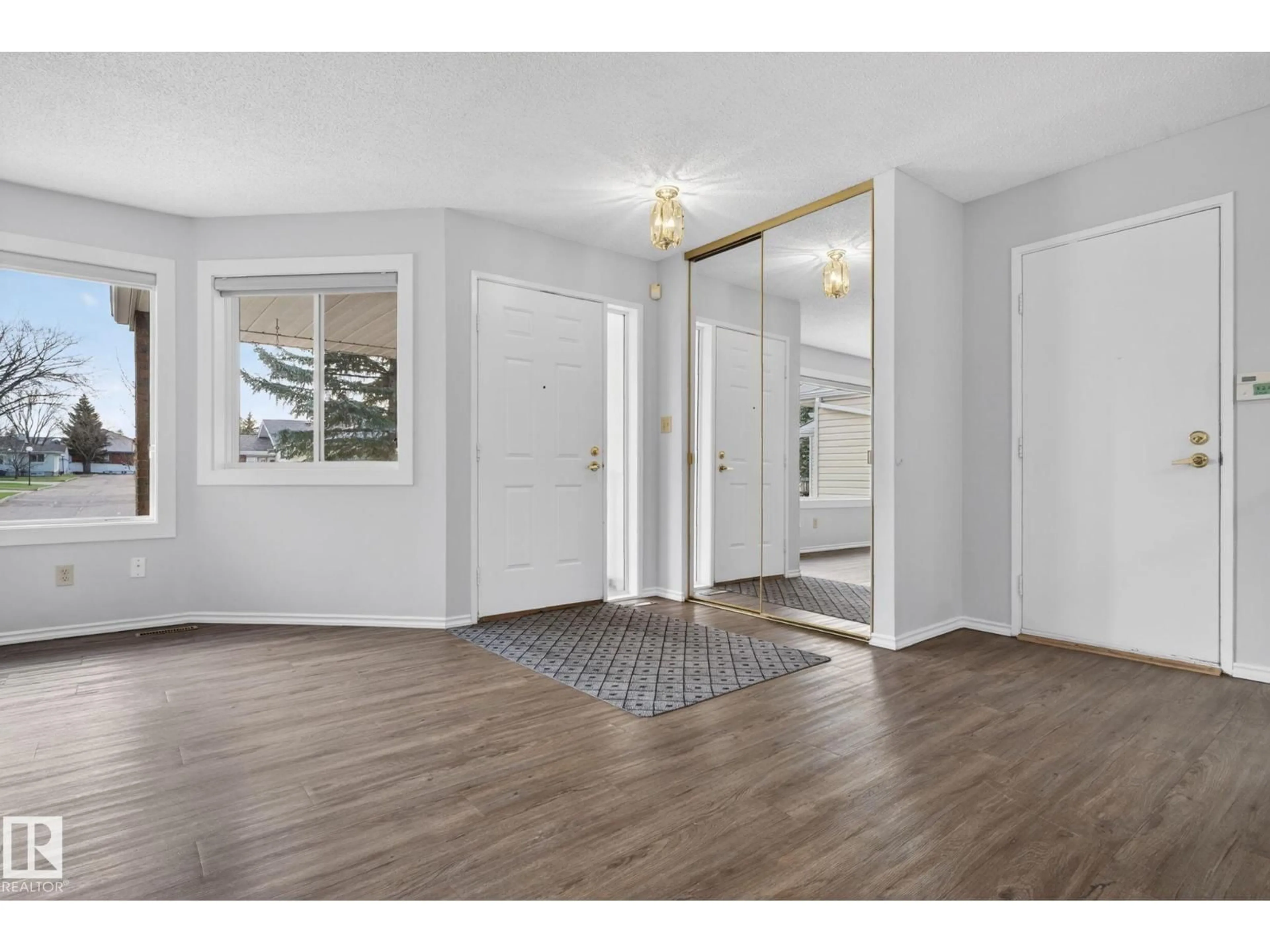 Indoor entryway for 903 - 46 109 ST NW, Edmonton Alberta T6J6R1