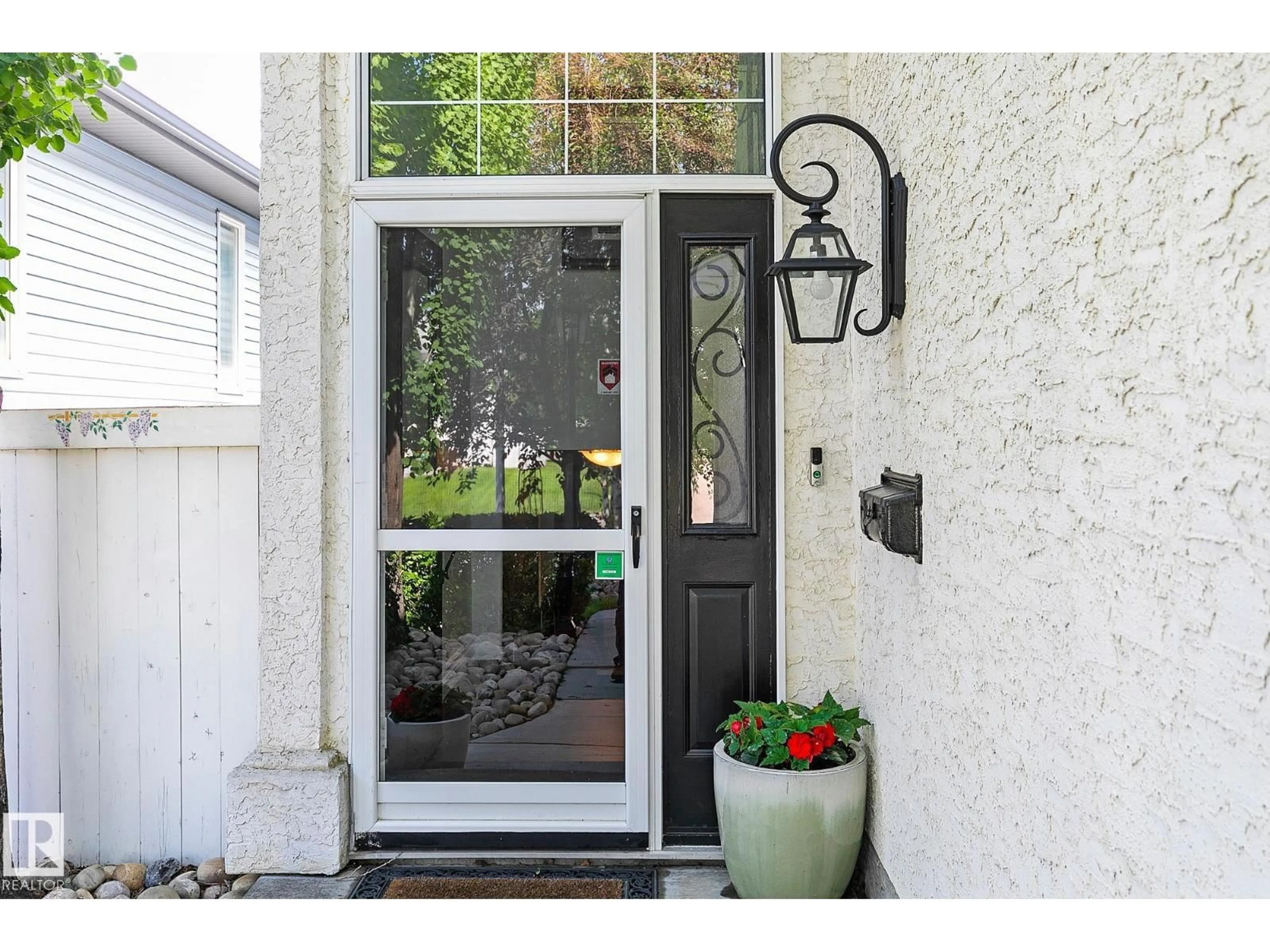 Indoor entryway for NW - 15003 128 ST, Edmonton Alberta T6V1E9