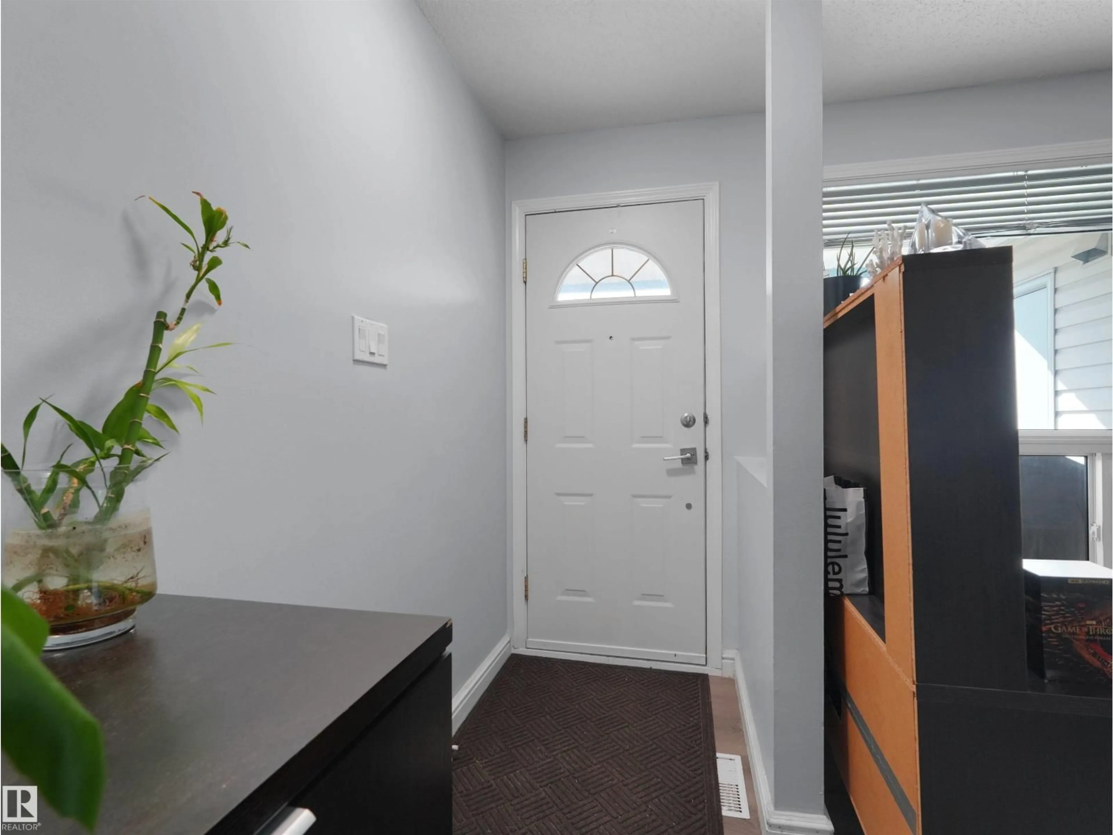 Indoor entryway for 137 - 2703 79 ST, Edmonton Alberta T6K3Z6
