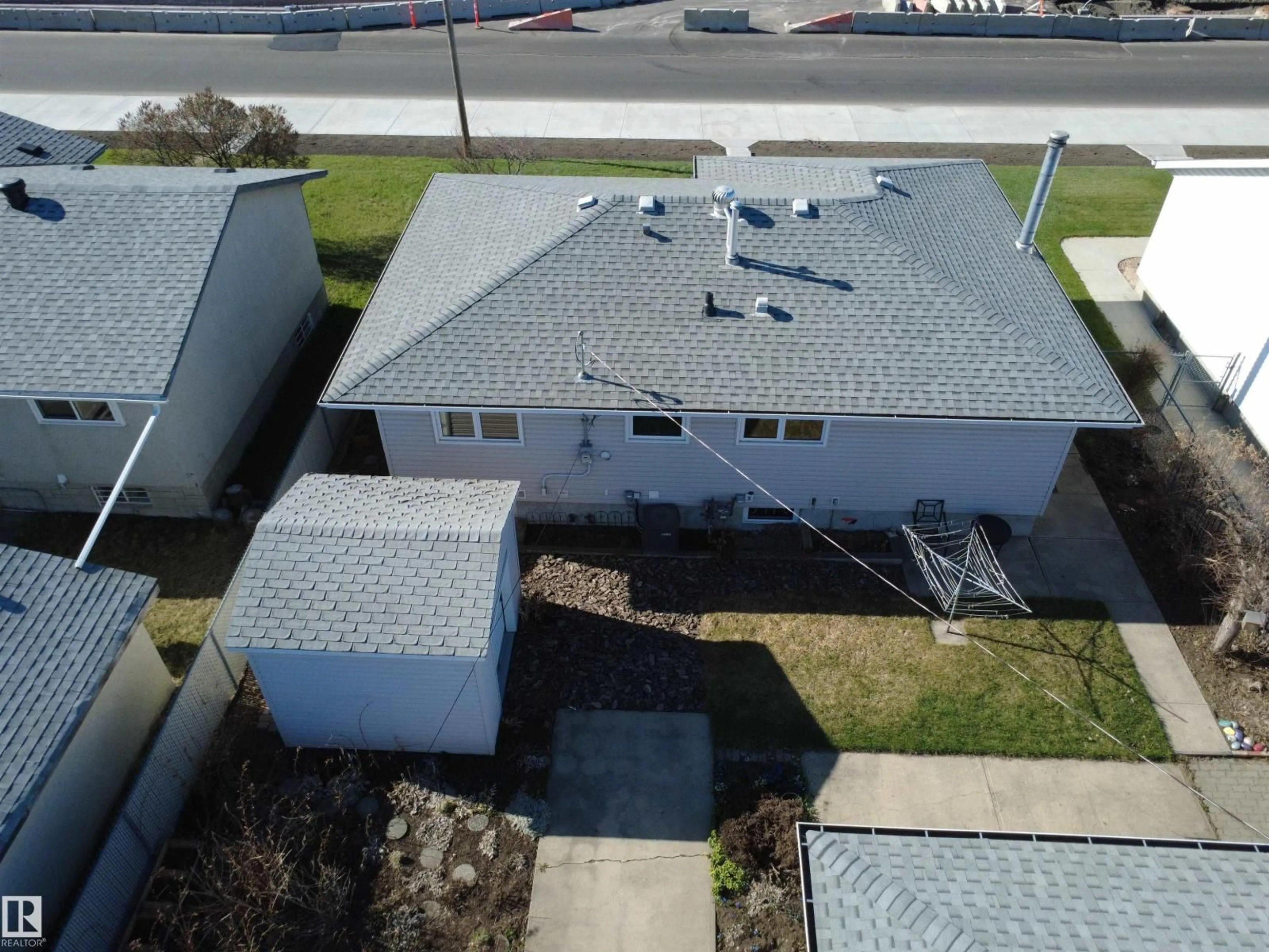 A pic from outside/outdoor area/front of a property/back of a property/a pic from drone, street for 16112 87 AV, Edmonton Alberta T5R4G9