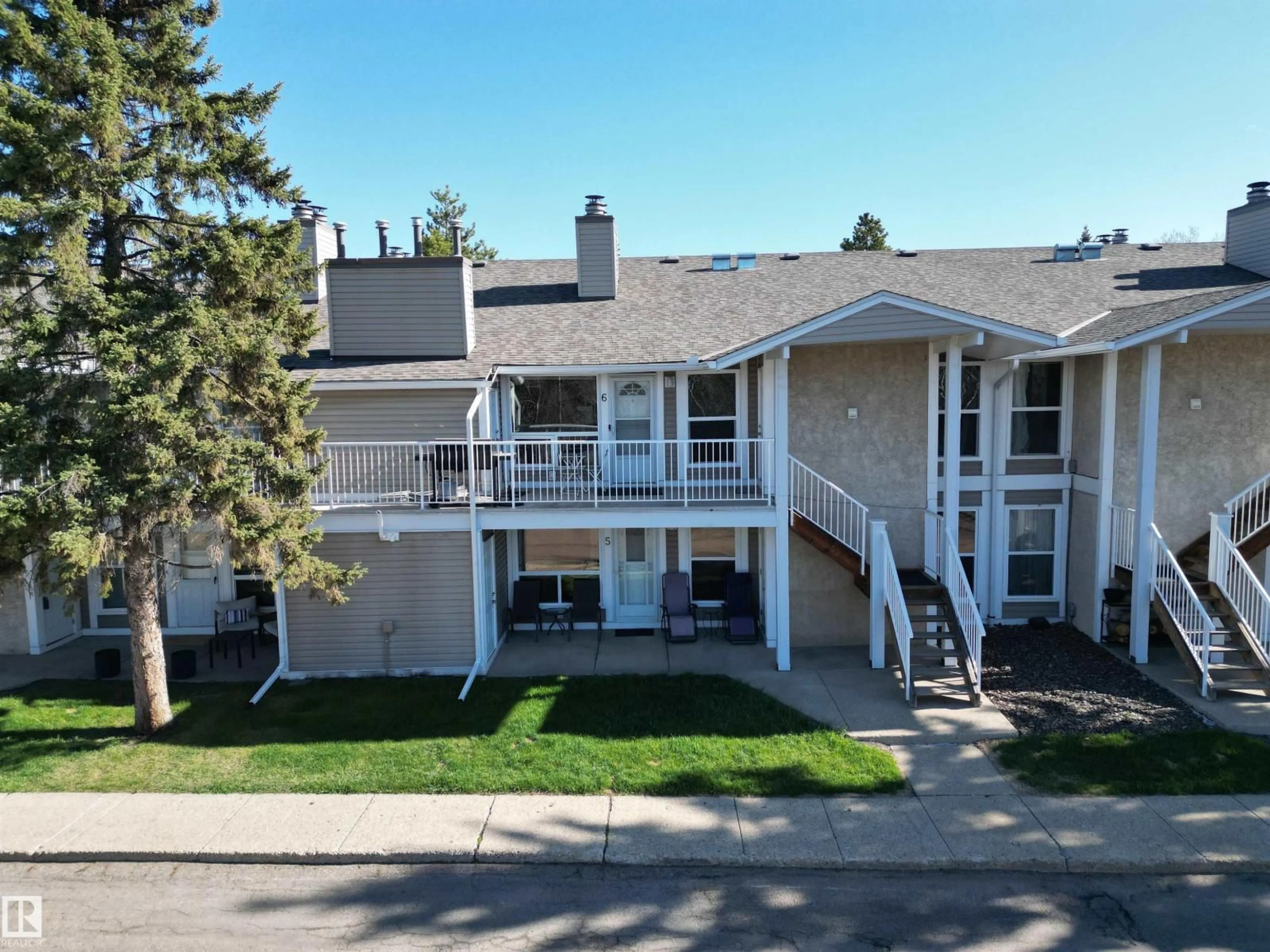 A pic from outside/outdoor area/front of a property/back of a property/a pic from drone, mountain view for 5 - 2204 118 ST, Edmonton Alberta T6J5K2