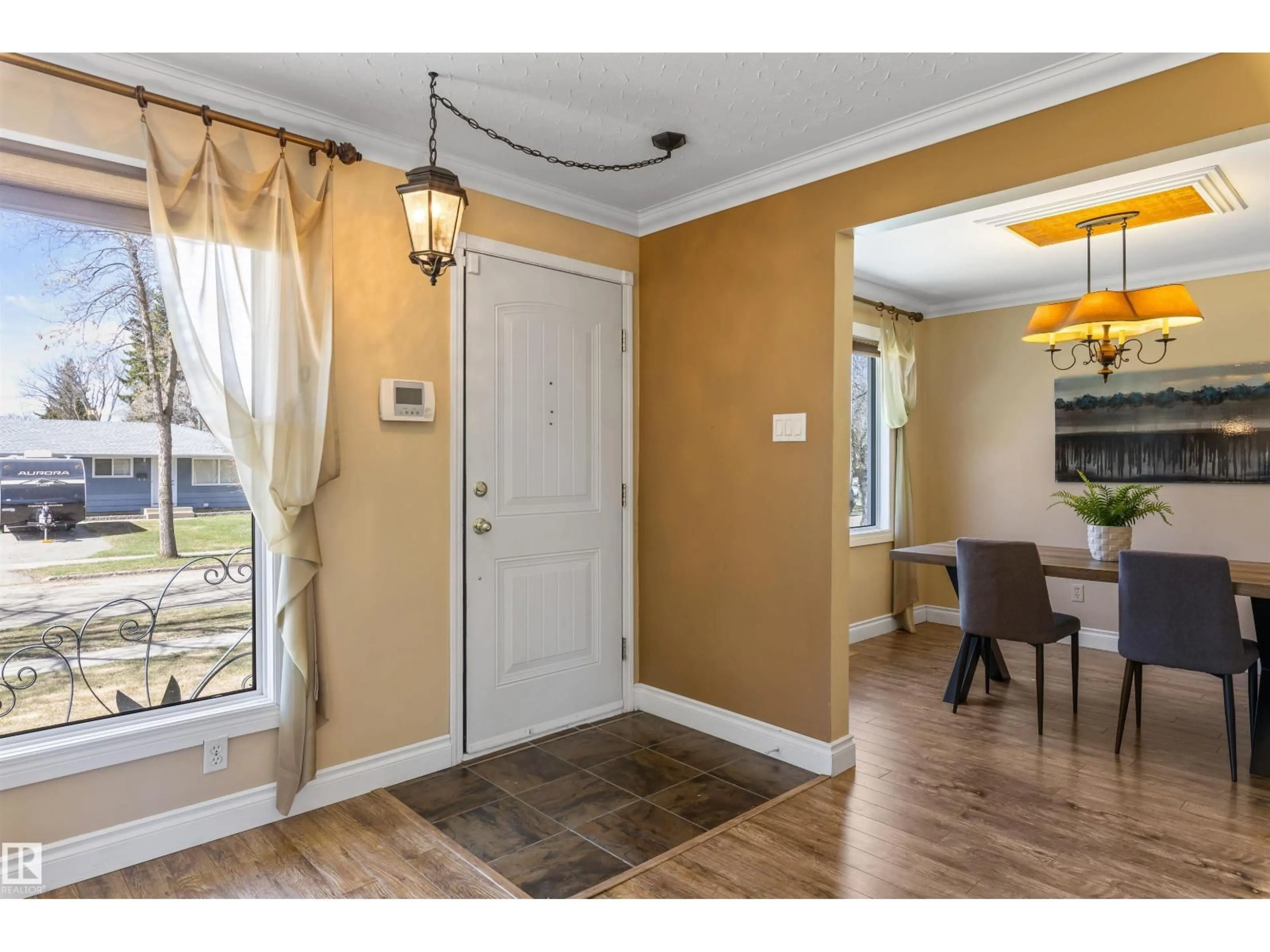 Indoor entryway for 5 GREENVIEW CR, St. Albert Alberta T8N0S9