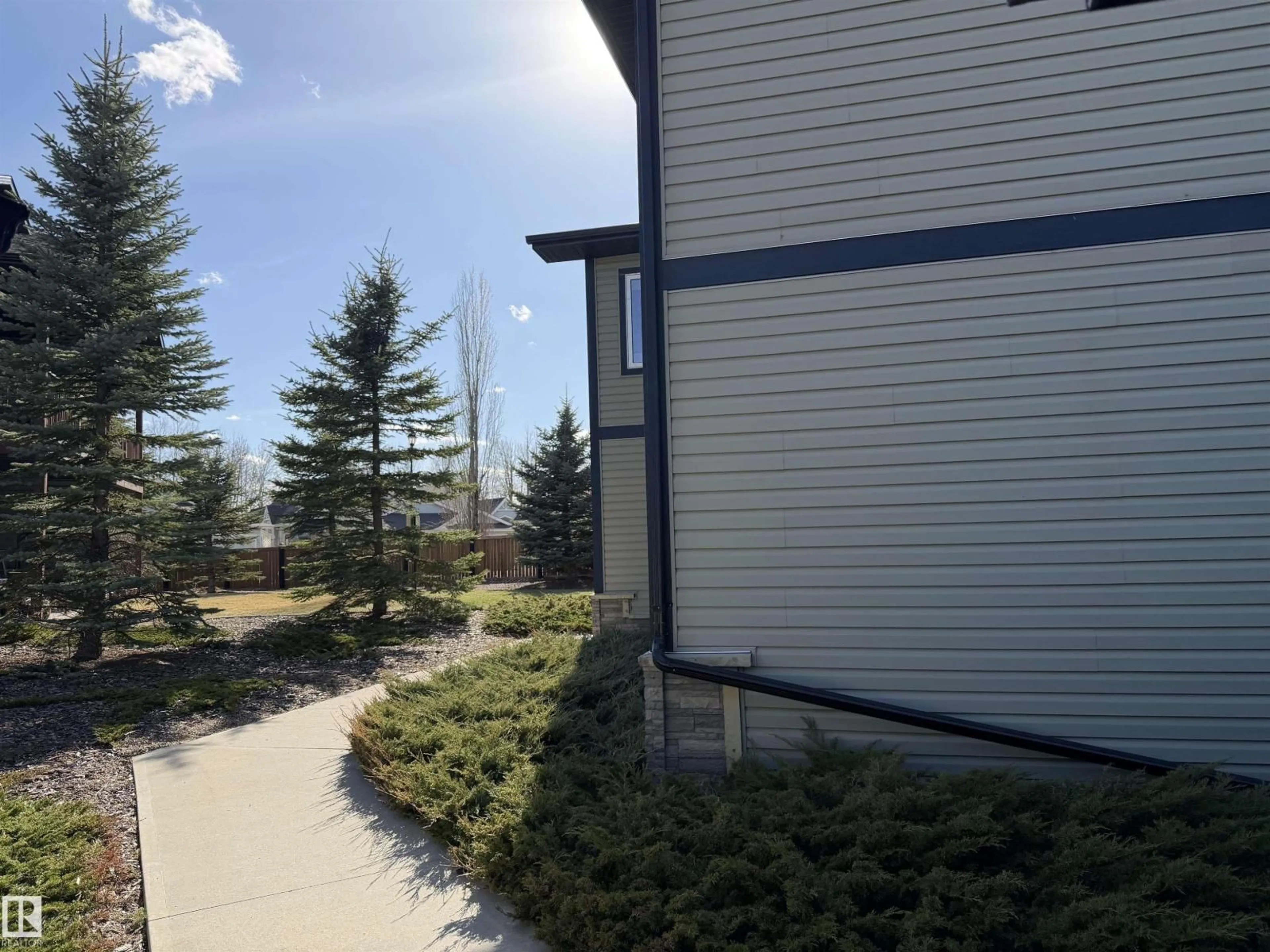 A pic from outside/outdoor area/front of a property/back of a property/a pic from drone, unknown for 502 GRAYBRIAR GR, Stony Plain Alberta T7Z0G1