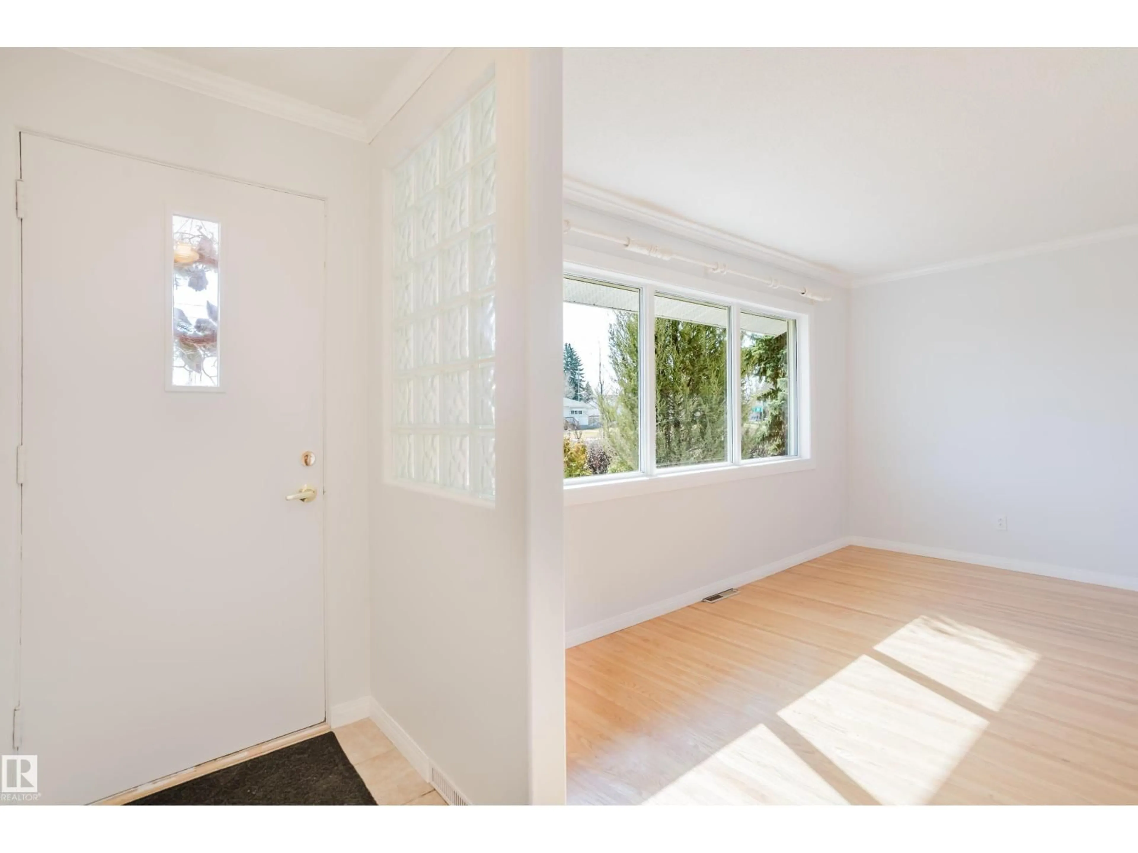 Indoor entryway for 7108 83 ST, Edmonton Alberta T6C2Y3