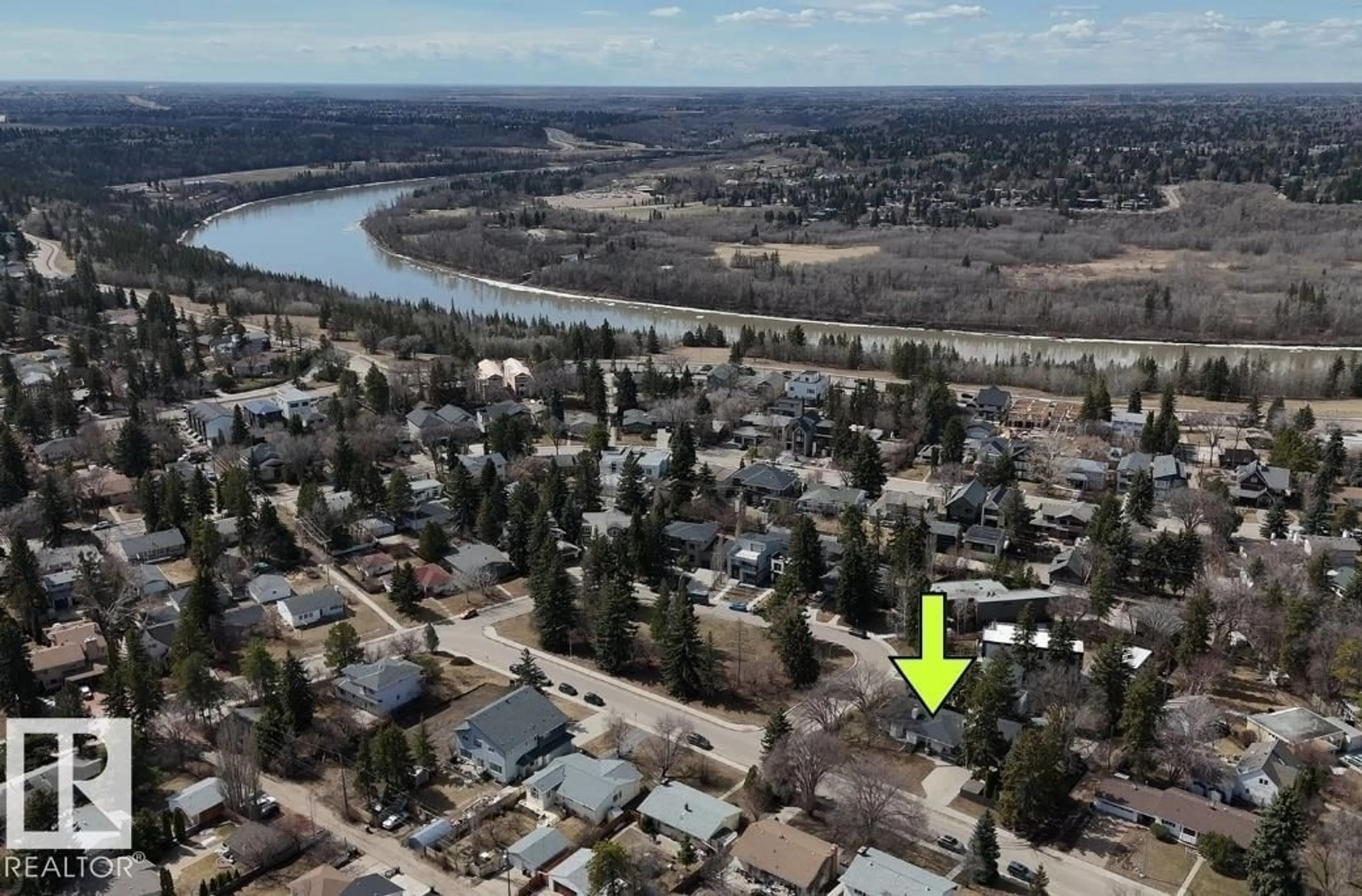 A pic from outside/outdoor area/front of a property/back of a property/a pic from drone, water/lake/river/ocean view for 8444 118 ST NW, Edmonton Alberta T6G1T3