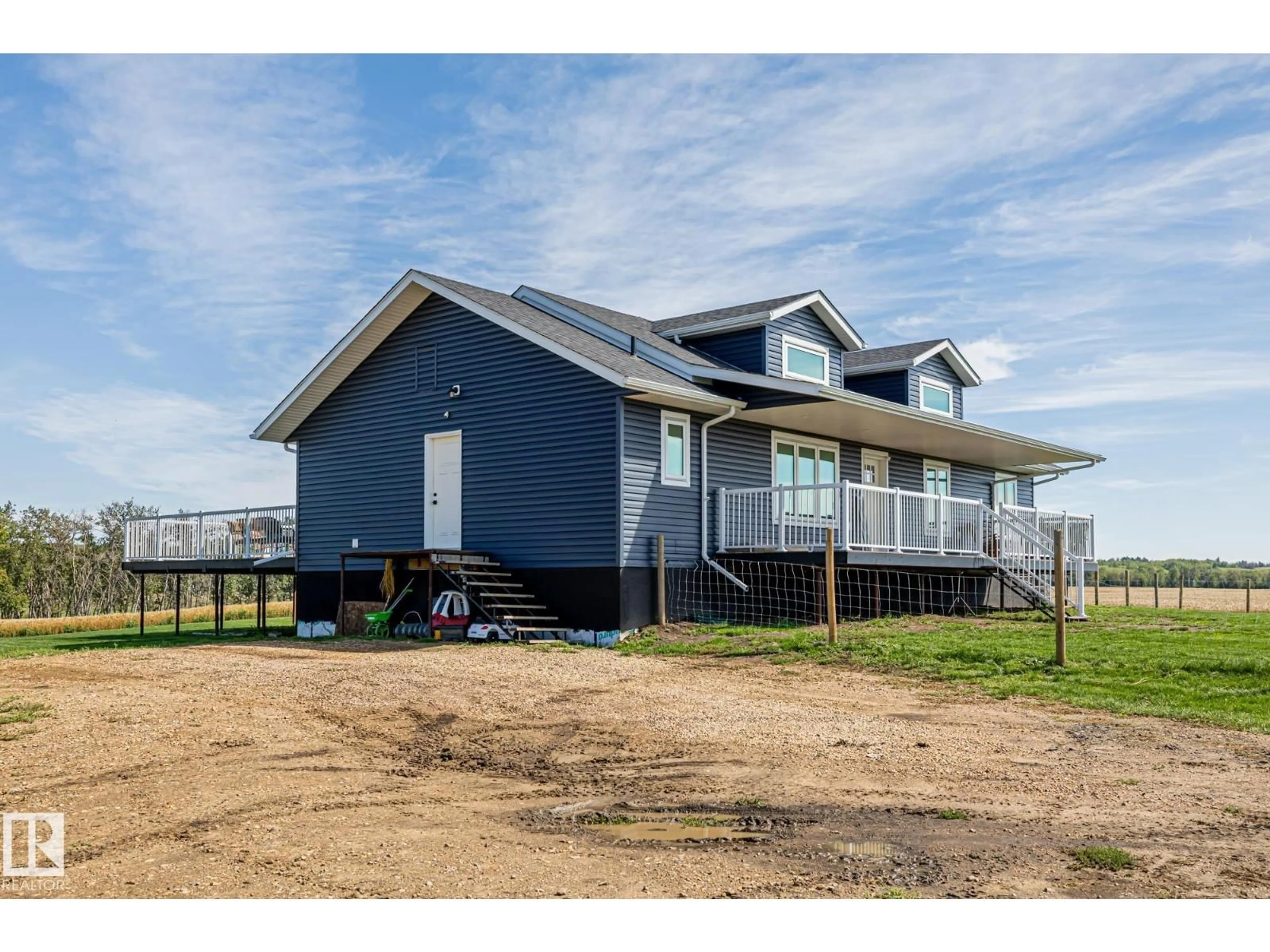 Home with vinyl exterior material, building for 59351 RANGE ROAD 155, Rural Smoky Lake County Alberta T0A3C0