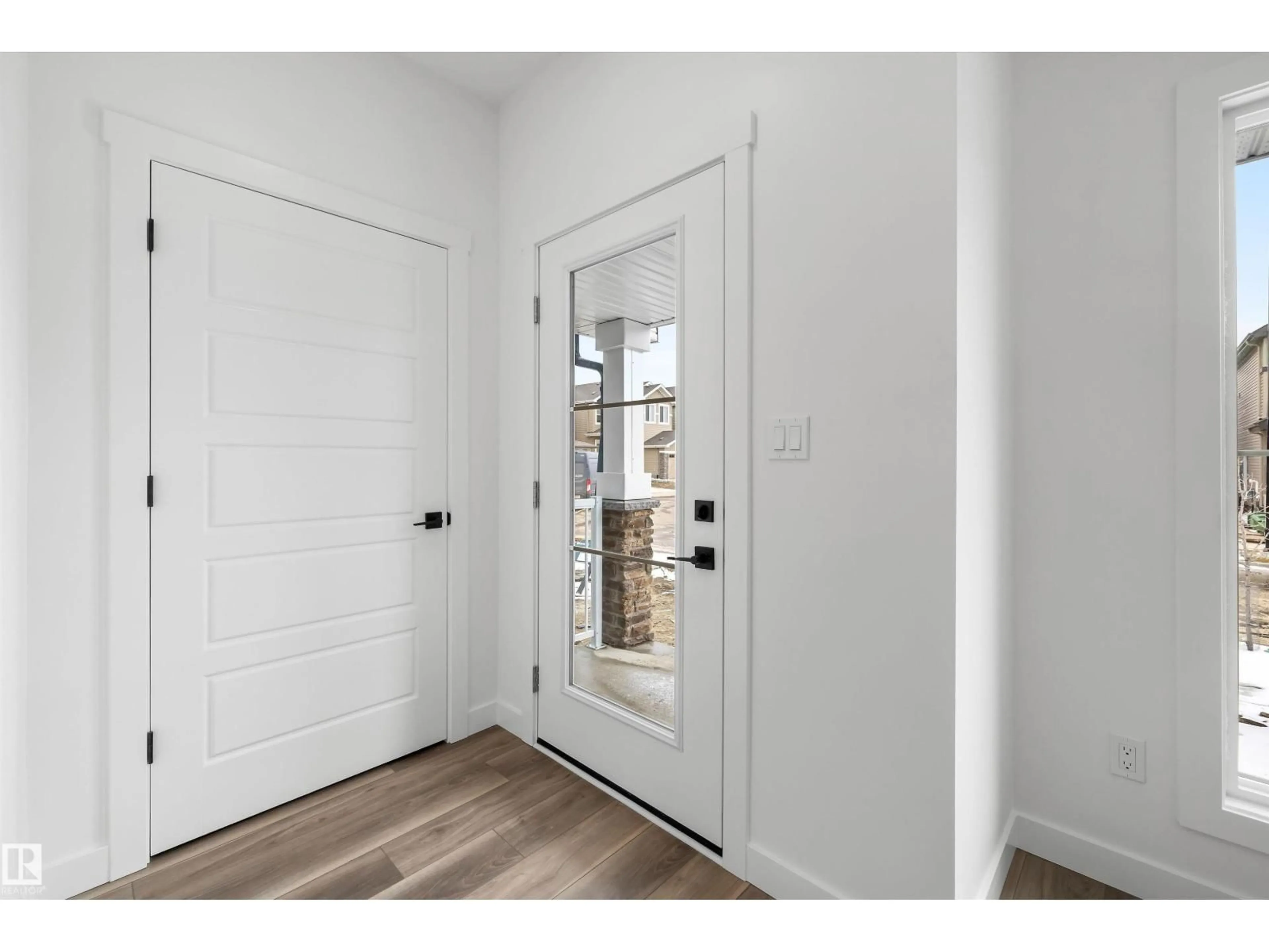 Indoor entryway for 335 SUNLAND WY, Sherwood Park Alberta T8H2Y8