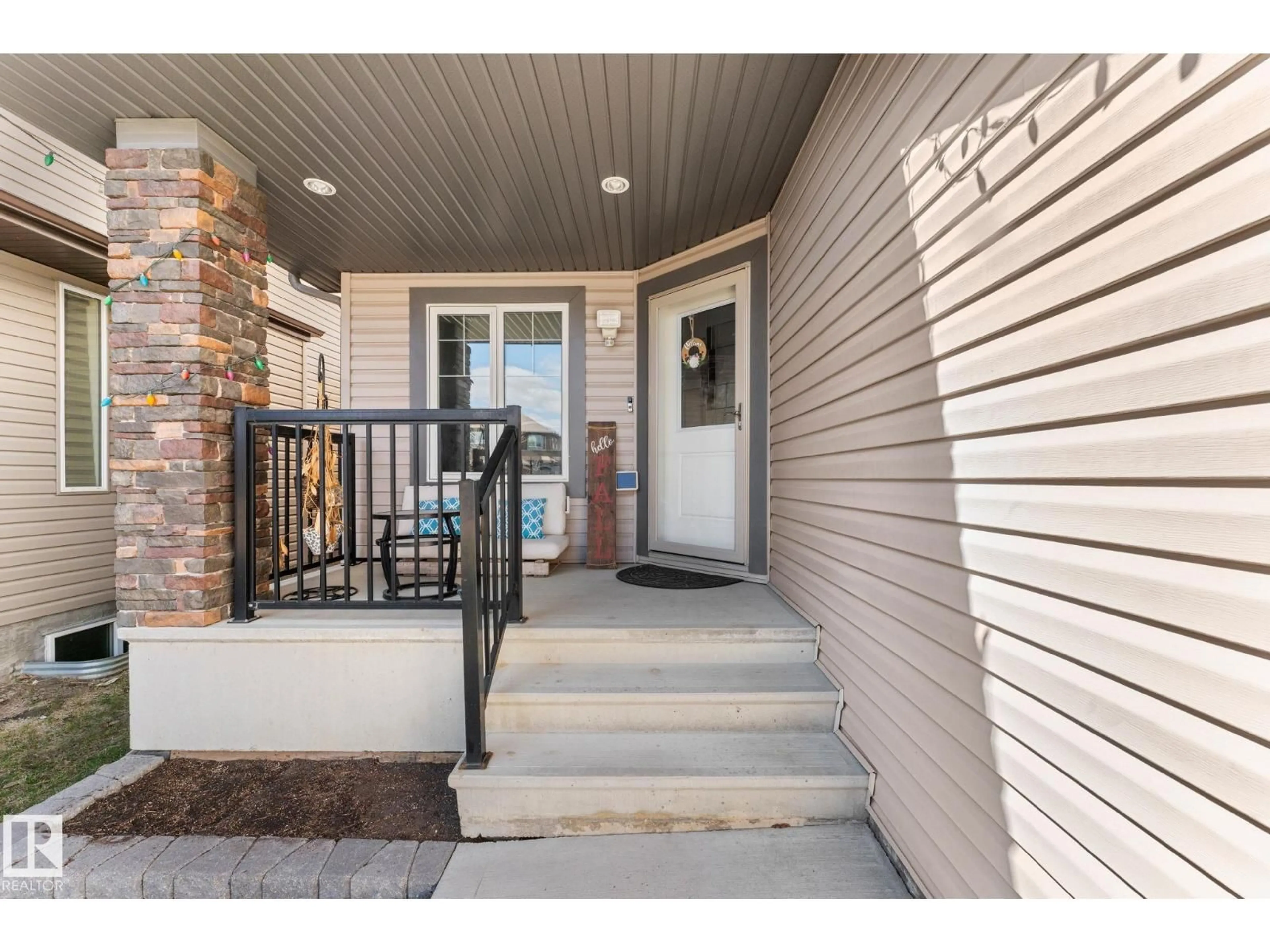 Indoor entryway for NW - 16516 131 ST, Edmonton Alberta T6V0G1