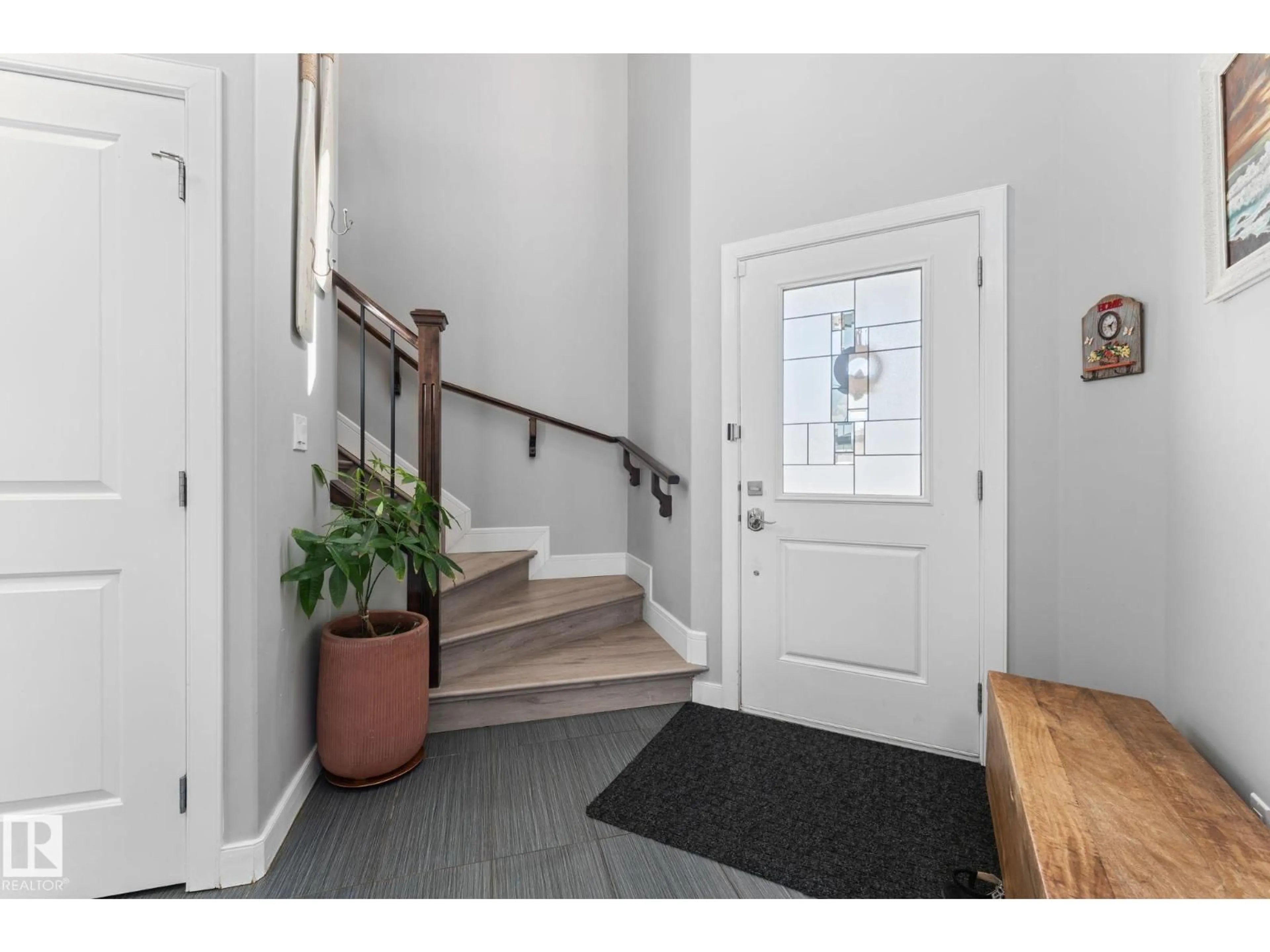 Indoor entryway for NW - 16516 131 ST, Edmonton Alberta T6V0G1
