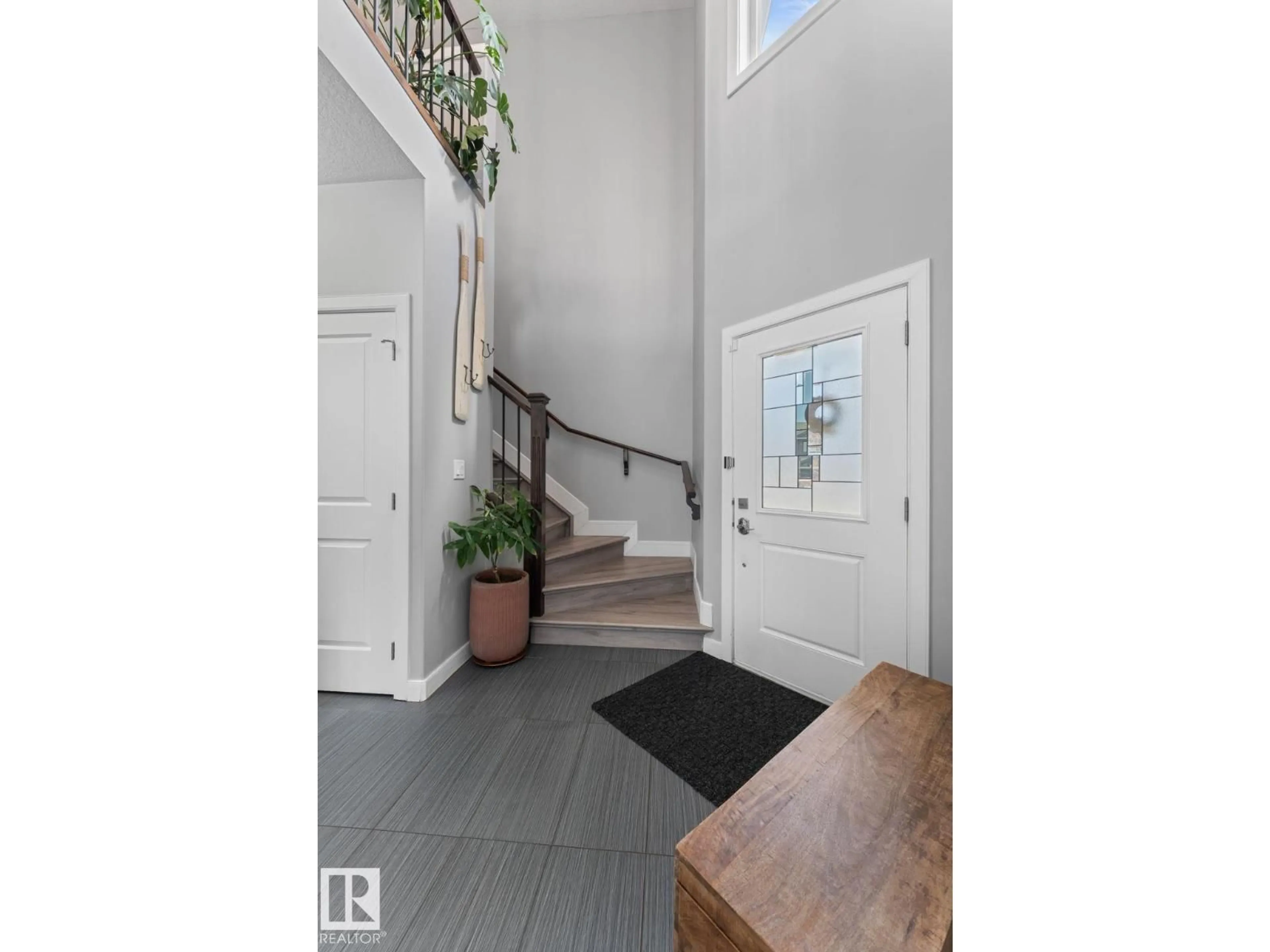 Indoor entryway for NW - 16516 131 ST, Edmonton Alberta T6V0G1